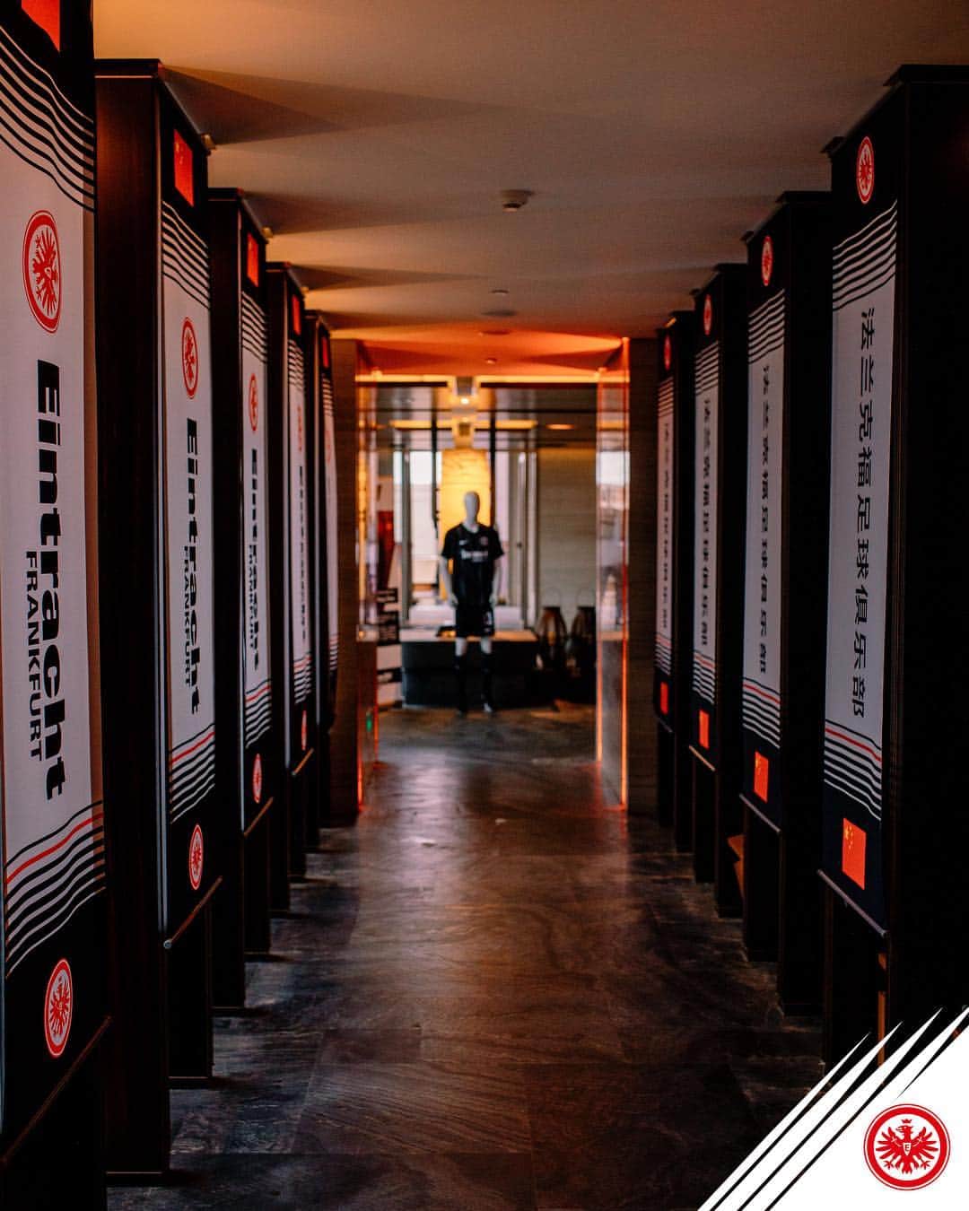 アイントラハト・フランクフルトさんのインスタグラム写真 - (アイントラハト・フランクフルトInstagram)「Das neue Eintracht-Büro in China ist feierlich eröffnet worden 🇨🇳🙌 • • #china #peking #bundesliga #sge #eintracht #frankfurt #eintrachtfrankfurt」4月26日 23時20分 - eintrachtfrankfurt