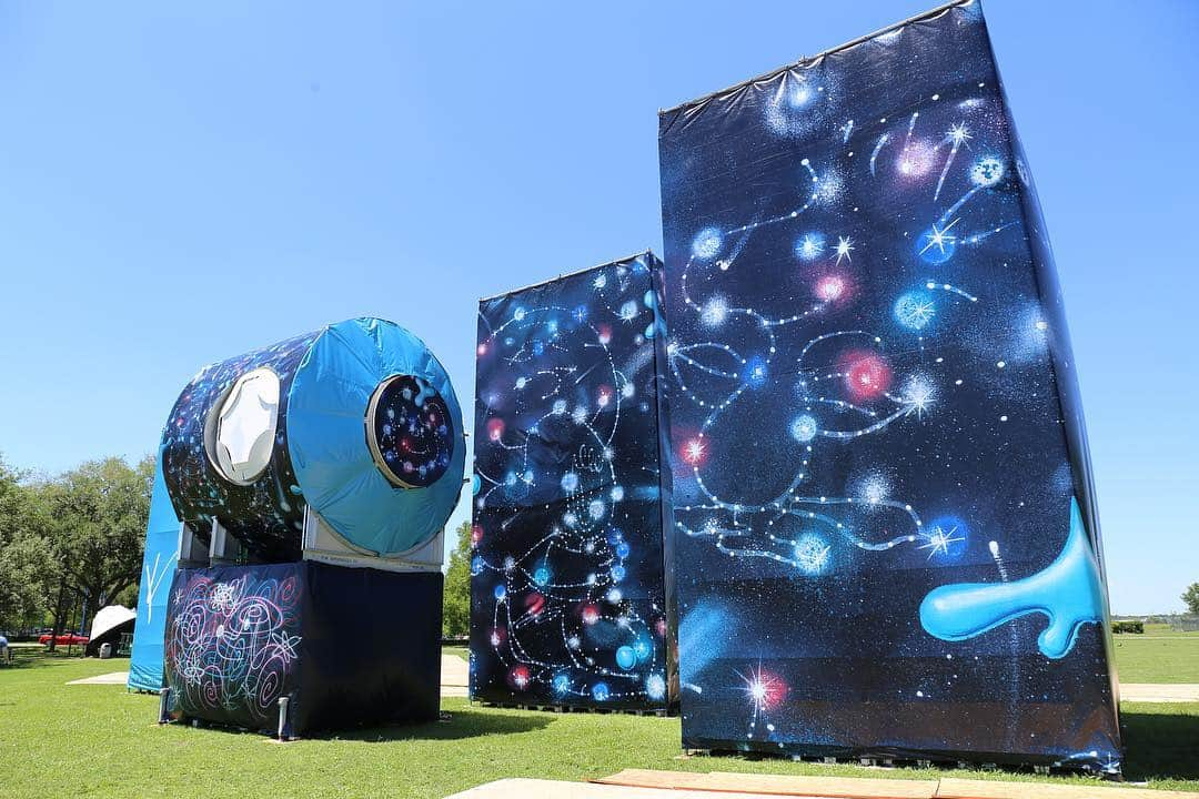 スヌーピーさんのインスタグラム写真 - (スヌーピーInstagram)「The Peanuts Global Artist Collective has touched down in Houston! This International Space Station Module at @spacecenterhou has been wrapped in @kennyscharf art featuring Snoopy and Charlie Brown! @houstonartsalliance #snoopyglobalart #peanutsHTX」4月26日 23時20分 - snoopygrams