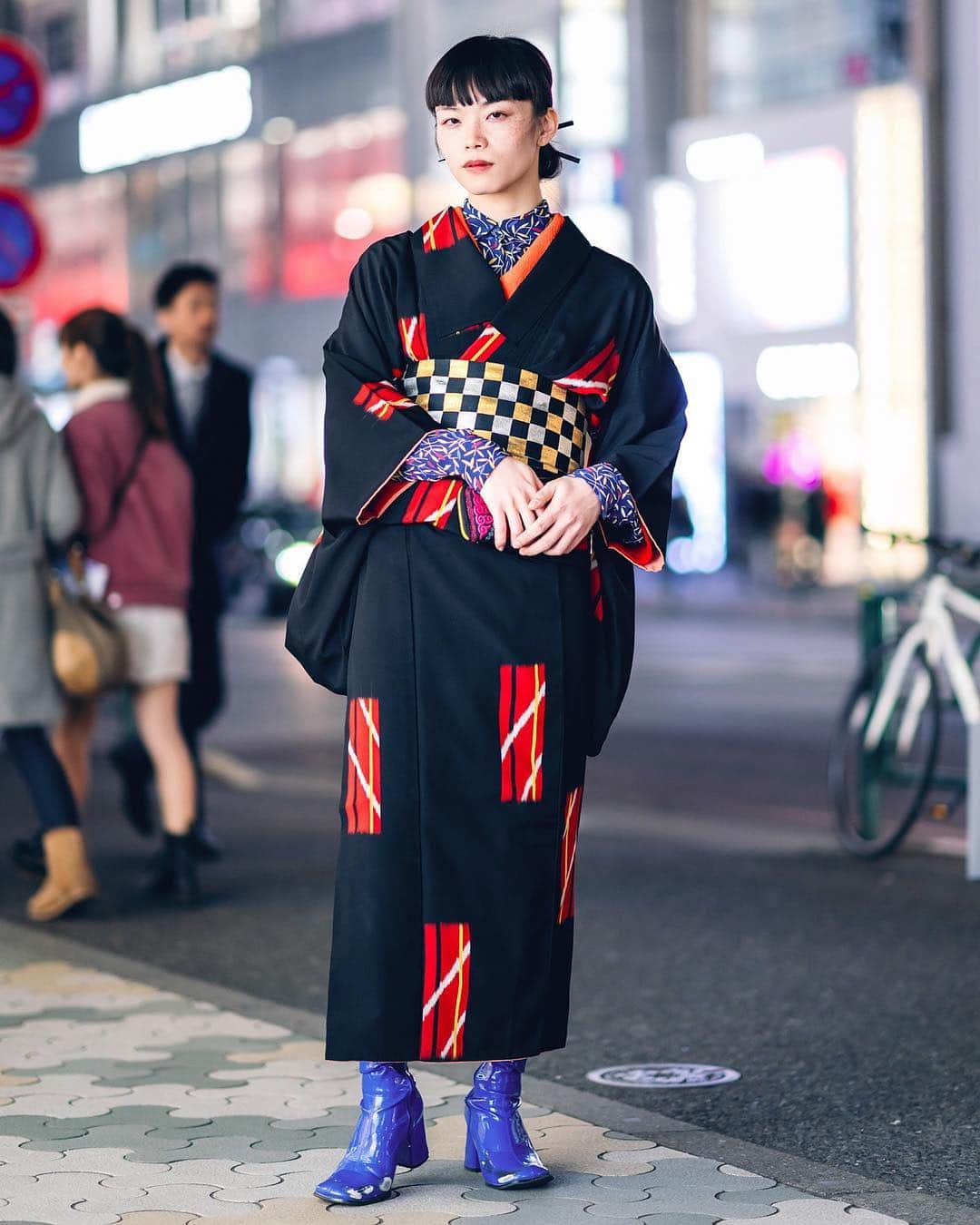 Harajuku Japanさんのインスタグラム写真 - (Harajuku JapanInstagram)「Japanese model @Yu_Ishizuka on the street in Harajuku wearing a vintage kimono and checkered obi with a print shirt and blue vinyl boots. In addition to her modeling, Yu is known for speaking openly about her personal transgender journey in Japanese language interviews.」4月26日 23時16分 - tokyofashion