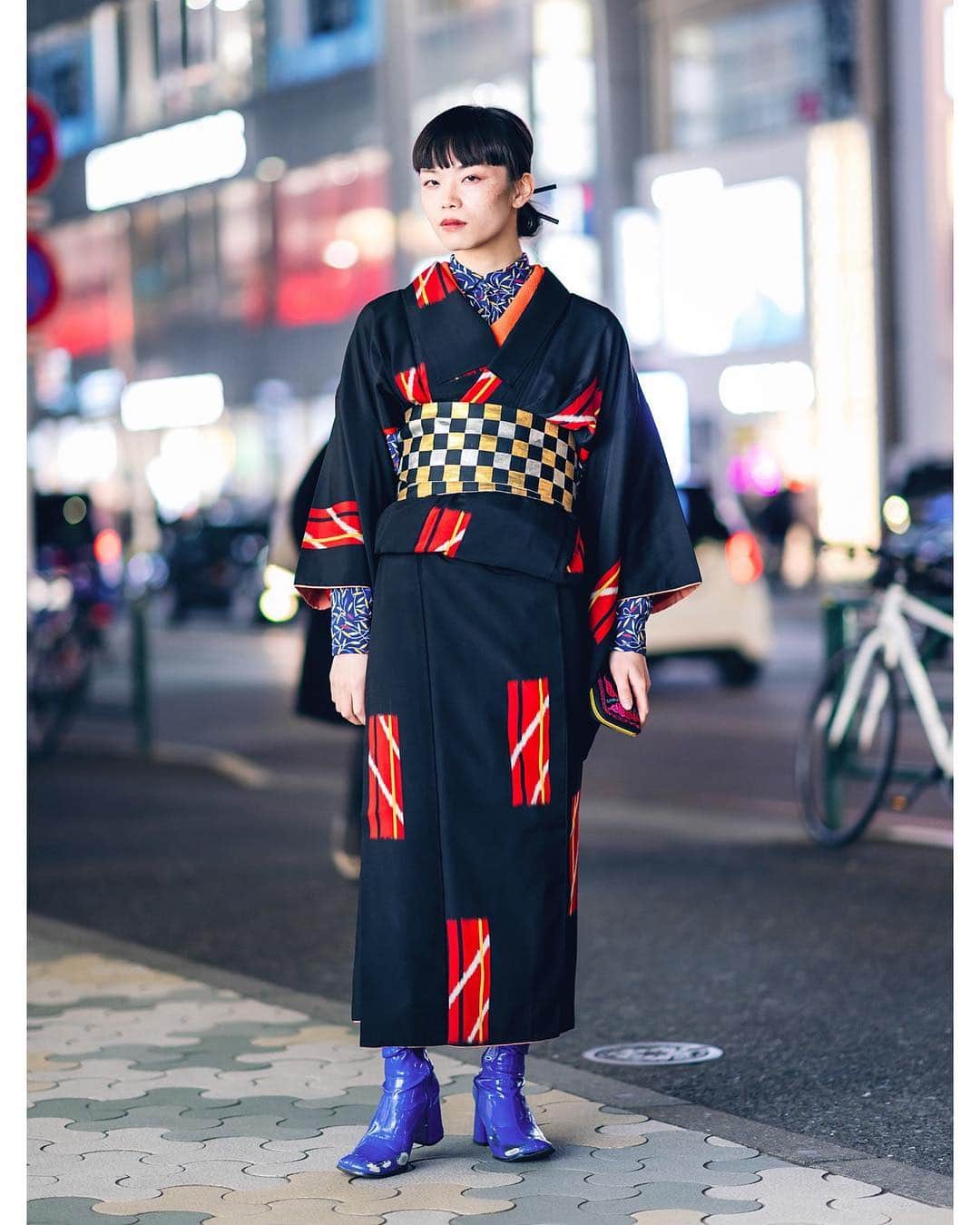 Harajuku Japanさんのインスタグラム写真 - (Harajuku JapanInstagram)「Japanese model @Yu_Ishizuka on the street in Harajuku wearing a vintage kimono and checkered obi with a print shirt and blue vinyl boots. In addition to her modeling, Yu is known for speaking openly about her personal transgender journey in Japanese language interviews.」4月26日 23時16分 - tokyofashion