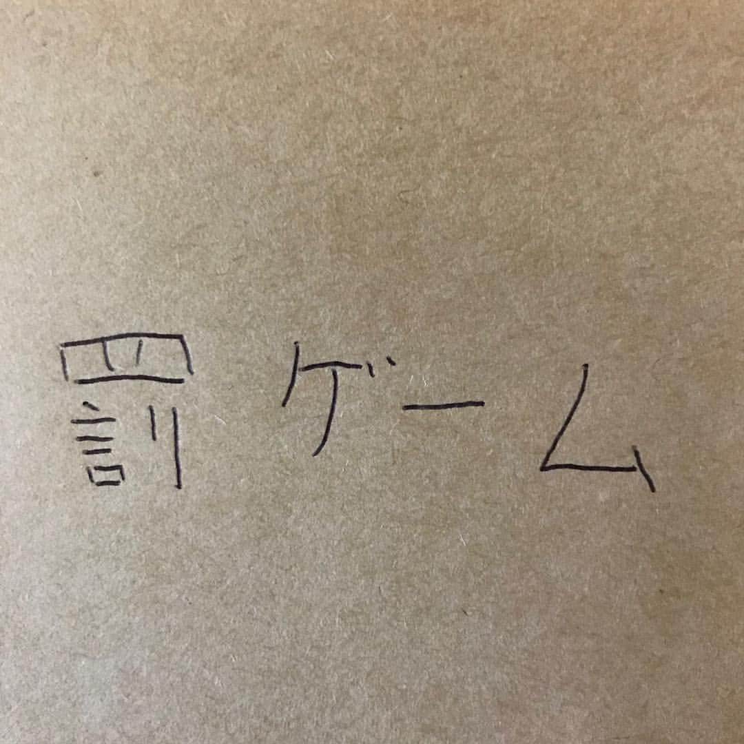 宮戸洋行さんのインスタグラム写真 - (宮戸洋行Instagram)「【単独まであと17日】単独に向けてダイエットを！ということで毎日200秒間フラフープに挑戦します！200秒間回せれなかったら罰ゲームです！ 4月26日はこのようになりましたm(_ _)m」4月26日 23時26分 - hiroyuki_gag