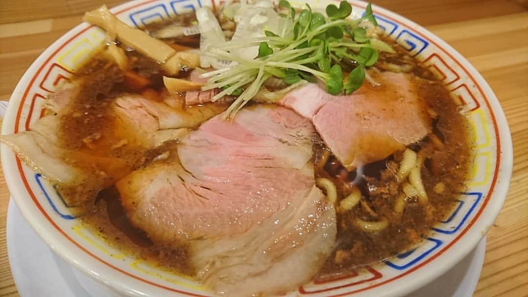 松本康太さんのインスタグラム写真 - (松本康太Instagram)「サバ6製麺所『サバ醤油そば』とにかく旨いのです♪麺は歯を押し返してくるぐらいモチモチで美味しく、スープはしっかり濃くてクセになる感じなのです(^-^)/ #サバ醤油そば #サバ6製麺所 #サバ  #ラーメン #ramen #醤油ラーメン #大国町 #大阪 #大阪グルメ #レギュラー松本 #あるある探検隊 #飯テロ #sabaroku」4月26日 23時31分 - aruarutankentai.matsumoto