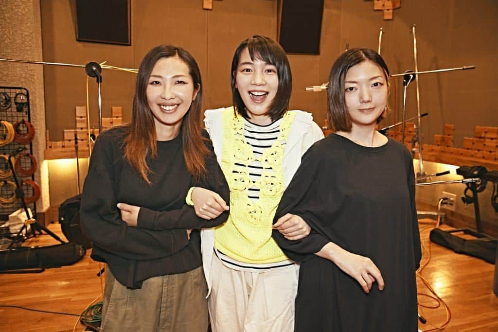 のん（能年玲奈）さんのインスタグラム写真 - (のん（能年玲奈）Instagram)「やっと情報公開できます。なんとなんと、今回の、のんの青春そのもののようなミニアルバムには、私の青春のスーパーヒーローな方達に曲を作っていただいているのです。元GO!GO!7188の、チリヌルヲワカ・ユウさん、そしてノマアキコさん！きゃー！やばい。一緒にレコーディングしたんだよ。大興奮！！！！ めっちゃくちゃかっこいい楽曲が揃っているので、みなさん、ぜひぜひお楽しみに😍 #のんベビ #チリヌルヲワカ #ユウ さん #ノマアキコ さん #🦃」4月26日 23時34分 - non_kamo_ne