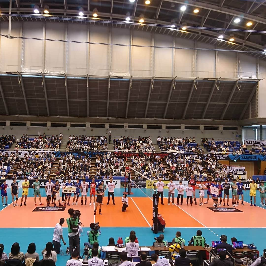 矢田部ゆかさんのインスタグラム写真 - (矢田部ゆかInstagram)「Ｖ１男子オールスターゲーム🏐  これは純粋に観客席から楽しんできました😆  DAZN特別企画は、 ぺえさんとワニワニパニックでポッキーゲーム。 負けたら小枝、勝ってもポッキー。笑  最後に制作ディレクターのみなさんと出演者で✌️📷 #DAZN #Vリーグ #VLEAGUE #オールスター #Vリーグオールスター #浦安市運動公園総合体育館」4月26日 23時48分 - yucaparis93