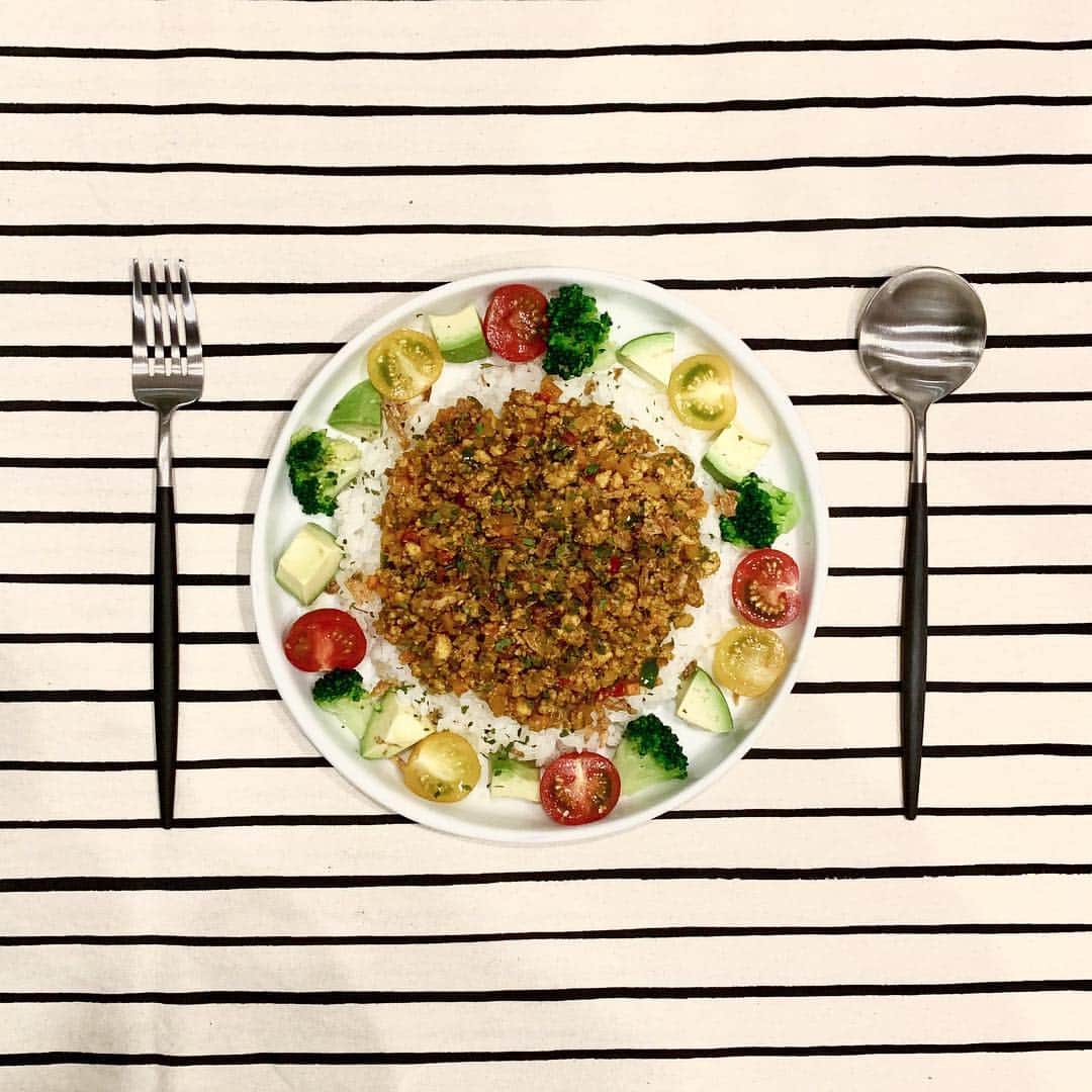 小田切恵子さんのインスタグラム写真 - (小田切恵子Instagram)「・ キーマカレー🍴👳🏾‍♂️ CooKit‼︎本当にフライパン一つで簡単にできた🥘 付け合わせにトマト、アボカド、ブロッコリー🍅🥑🥦 これはほとんどkoniさんが食べましたが🧡 美味しくいただきました😋 ・ #トップバリュ #クッキット #CooKit #簡単美味しい #PR @topvaluofficial」4月26日 23時49分 - keikoodagiri101