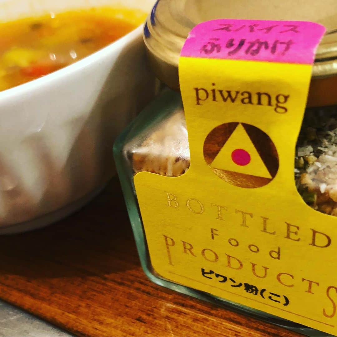 松田岳二さんのインスタグラム写真 - (松田岳二Instagram)「普通の家スープにピワン粉(ぴわんこ)入れたらスゲー美味いーーーー！！！！ @piwaang」4月26日 23時50分 - cbsmgrfc