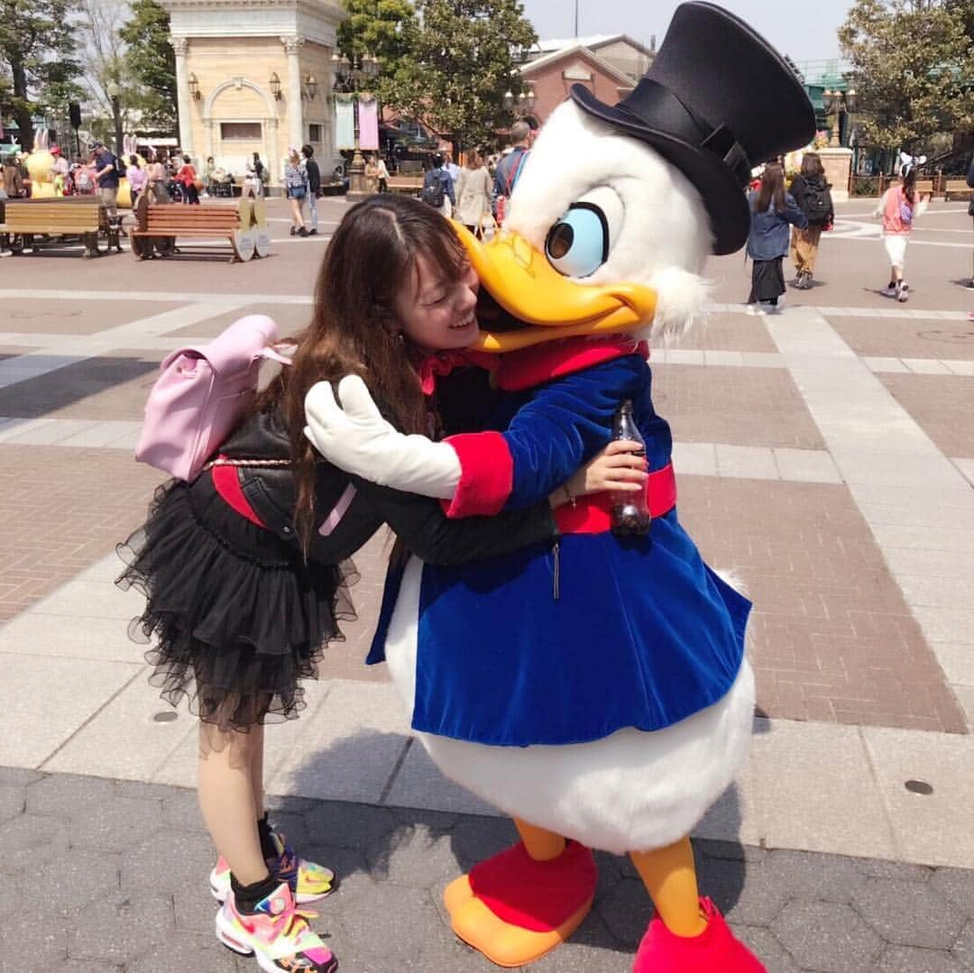 愛水せれ奈さんのインスタグラム写真 - (愛水せれ奈Instagram)「#ディズニーシー  #disneysea  #happybirthday  #スクルージおじさん  #scrougemcduck #ヴェネツィアンゴンドラ  #初めて #ジェラート  #ディズニーキャスト さん #disneycast」4月26日 23時52分 - airi.aaari.aimi