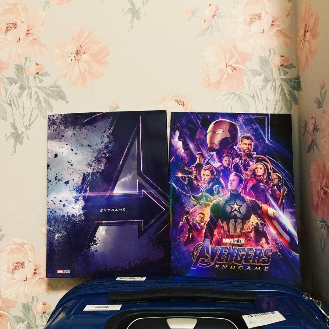 鹿の間さんのインスタグラム写真 - (鹿の間Instagram)「アベンジャーズ アッセンブル！！！ ありがとうアベンジャーズ ！！！ 初日のチケット戦争頑張った甲斐があった 何言ってもネタバレになる！！！ 最高でした。一から順番に見て良かった。 MCU3億回愛してる フィルマークスにネタバレフィルターかけて感想書いてます 今回はドルビーシネマ字幕3dで見たので後IMAXと4dxと2dと吹き替えみたら満足です！！誰か行く？ パンフも限定と通常買えて大満足！ - ------------------- -------- #avengers #avengersendgame #アベンジャーズ  #アベンジャーズエンドゲーム #ドルビーシネマ #tジョイ博多 #MCU好きな人と繋がりたい ←#心の底から友達になりましょう #真剣に一人で余韻に #浸るなんて耐えられない #話したい #鹿シネマ」4月26日 23時54分 - rhodon41