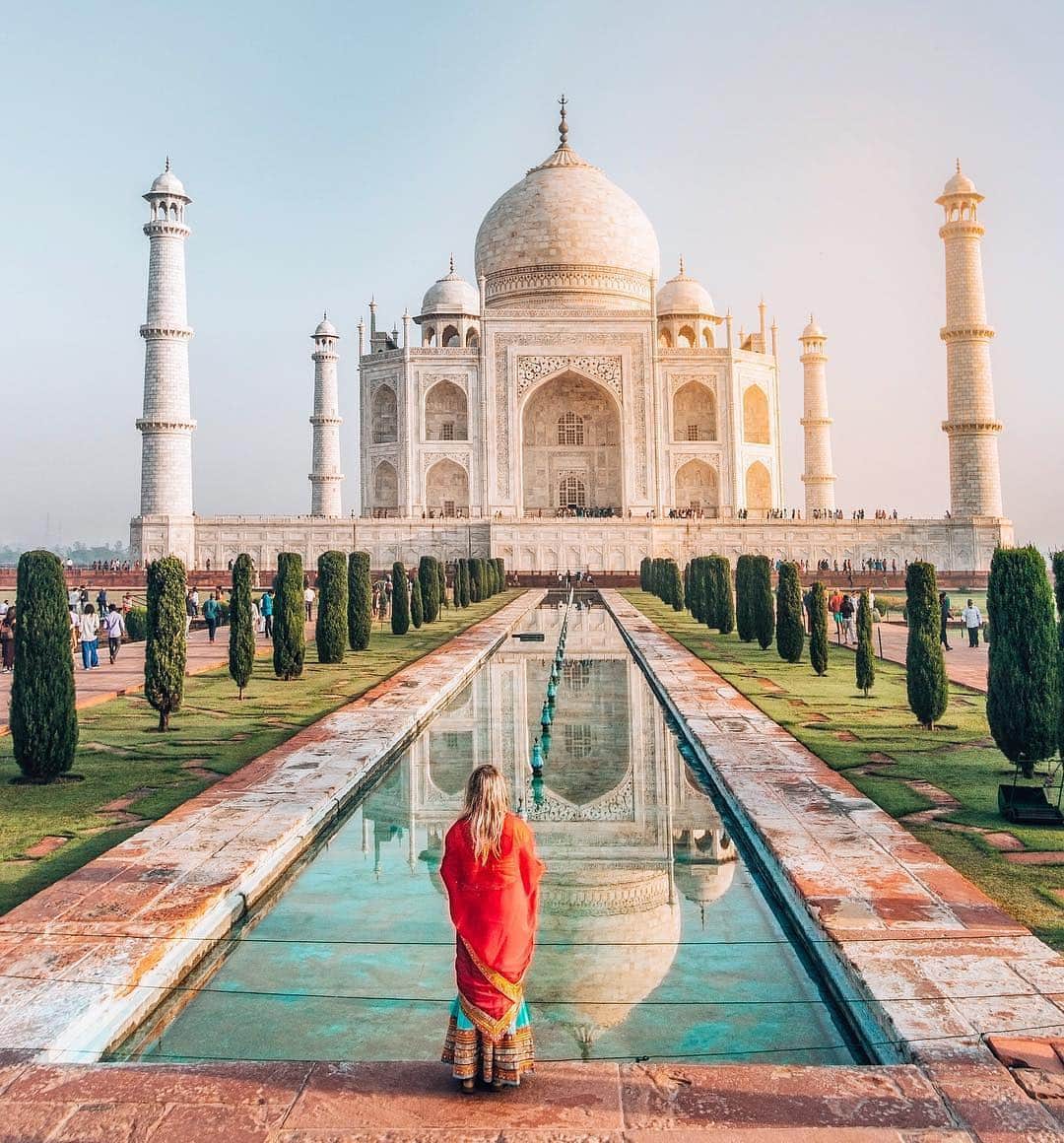 のインスタグラム：「@latin.spirit Hola chicos!  I am Erika from Quito Ecuador but I lived the last couple of years in Germany. ⁣I've always been passionate about photography, design and travel and now I am blessed to be able to express my creative through the fusion of all these areas.  I quitted my regular job end of 2017 and since that I am backpacking around the world with my husband. I’m not rich, I just realized that a dream could be real if you believe in it and you dedicate everything for it.  This trip, especially other cultures, are teaching me so much.  The most important I learned is to be happy with less things.  I have seen so many happy villagers in their daily life without many materialistic things and they were full of joy. This really opened my eyes and made me realize that I have to focus on collecting moments no things.」