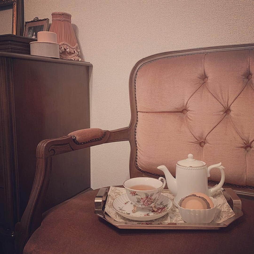 酒元麻衣（まいへー）のインスタグラム：「映画を観ながら🎞お茶する幸せ🍪 . . GWだ☺︎❤︎」