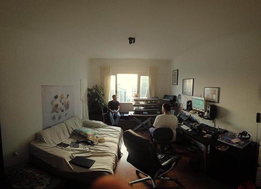Chay Suedeのインスタグラム：「pedras e pedradas com @zopelar  foto de @otherdavis 🔥🔥🔥」