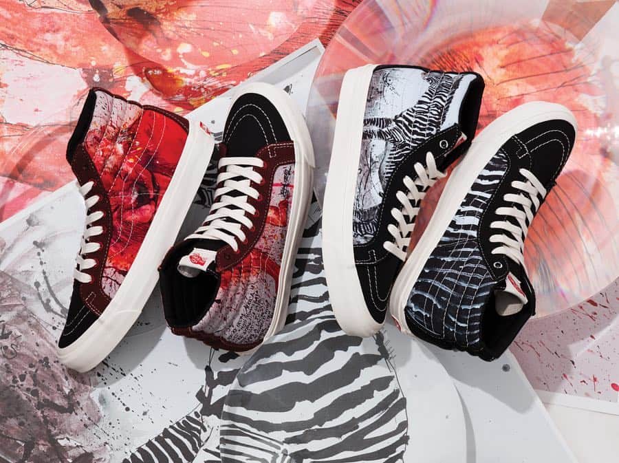 vansさんのインスタグラム写真 - (vansInstagram)「Ralph Steadman's artwork will be reflected on Vans canvases across footwear, apparel and skate decks, united for a significant cause. The @VansVault x Ralph Steadman collection arrives tomorrow. Learn more at vans.com/vault」4月27日 0時19分 - vans