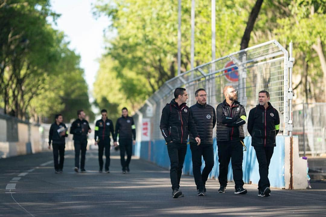 セバスチャン・ブエミさんのインスタグラム写真 - (セバスチャン・ブエミInstagram)「#ParisEPrix Busy days here in France.  Real things starting tomorrow ⚡️ ------- 🔗 Help me to get some extra power by voting on the #FanBoost link in my bio or tweet with #FanBoost & #SebastienBuemi」4月27日 0時19分 - sebastien_buemi