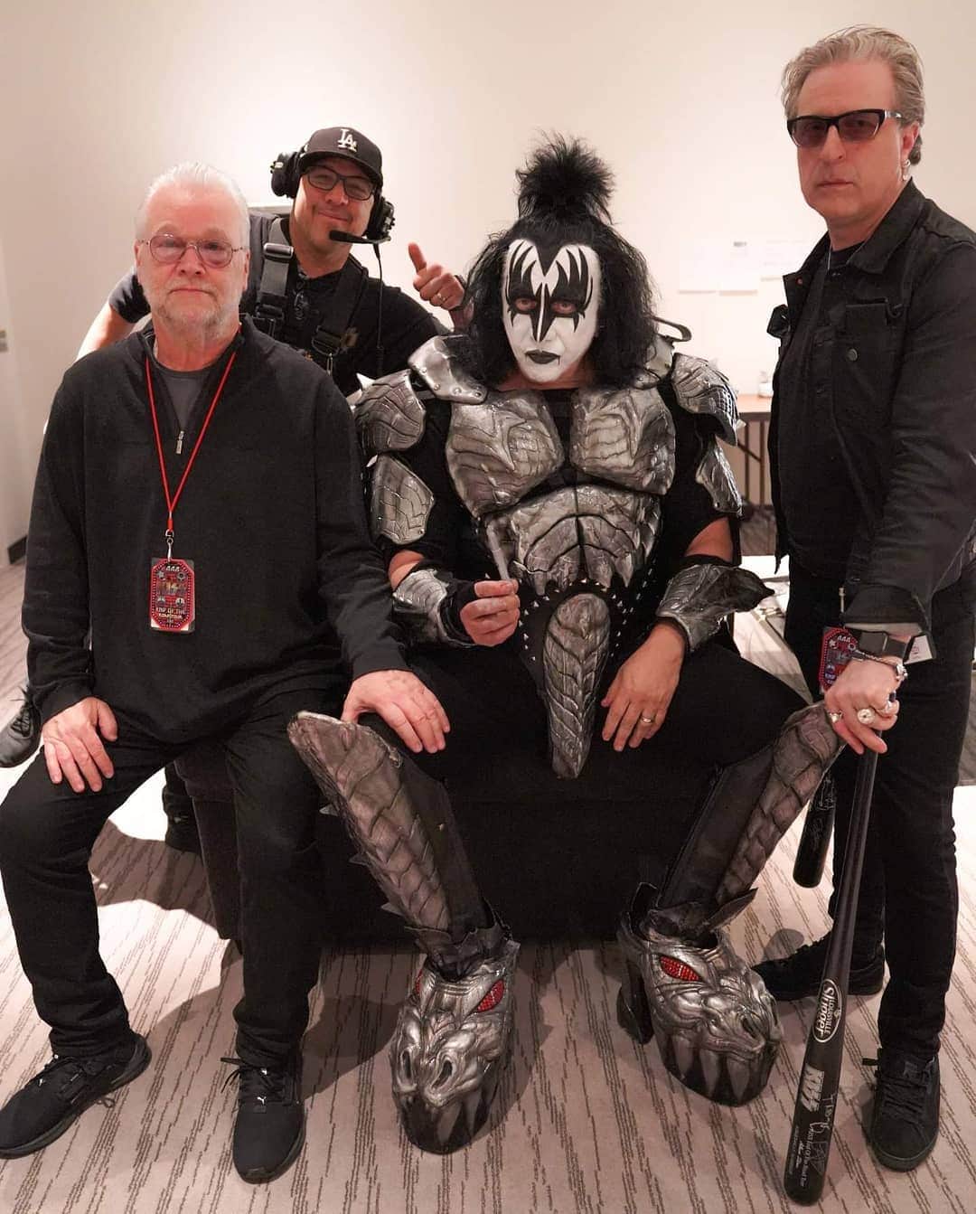 KISSさんのインスタグラム写真 - (KISSInstagram)「Team #KISS Rocks! The Demon @genesimmons with head of security/management Danny Francis, stage manager Steve Roman & tour manager Steev Toth backstage on the #EndOfTheRoad Tour.」4月27日 0時20分 - kissonline