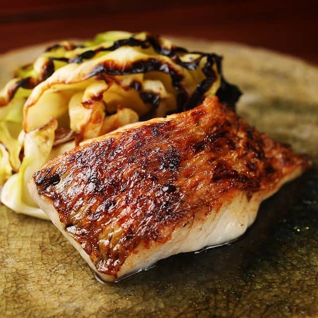 日本経済新聞社さんのインスタグラム写真 - (日本経済新聞社Instagram)「【NIKKEI The STYLE】日本にキャンプブームをもたらしたスノーピーク社長・山井太さん。海外出張の間、無性に食べたくなるのが東京・神楽坂の料亭「神楽坂・石かわ」の懐石料理なのだそう。こちらはノドグロとキャベツの炭火焼き。思わず喉がゴクリと鳴りますね。 #スノーピーク #山井太 #キャンプ #石かわ #ノドグロ」4月27日 0時24分 - nikkei