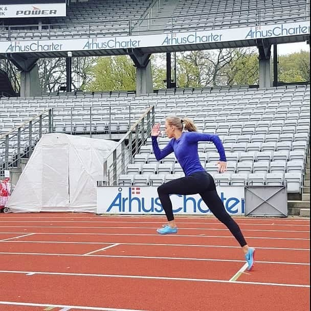 メッテ・グラスゴワールさんのインスタグラム写真 - (メッテ・グラスゴワールInstagram)「150m intervaller done ✔ Soon trainingcamp in Turkey and then of to Japan for worlds relay. #sprint #training #running #runrunrun #runfast #trainingcamp #bringiton #readysetgo #relay #worldsrelay #soonjapan #nike #justdoit」4月27日 0時25分 - mette_graversgaard