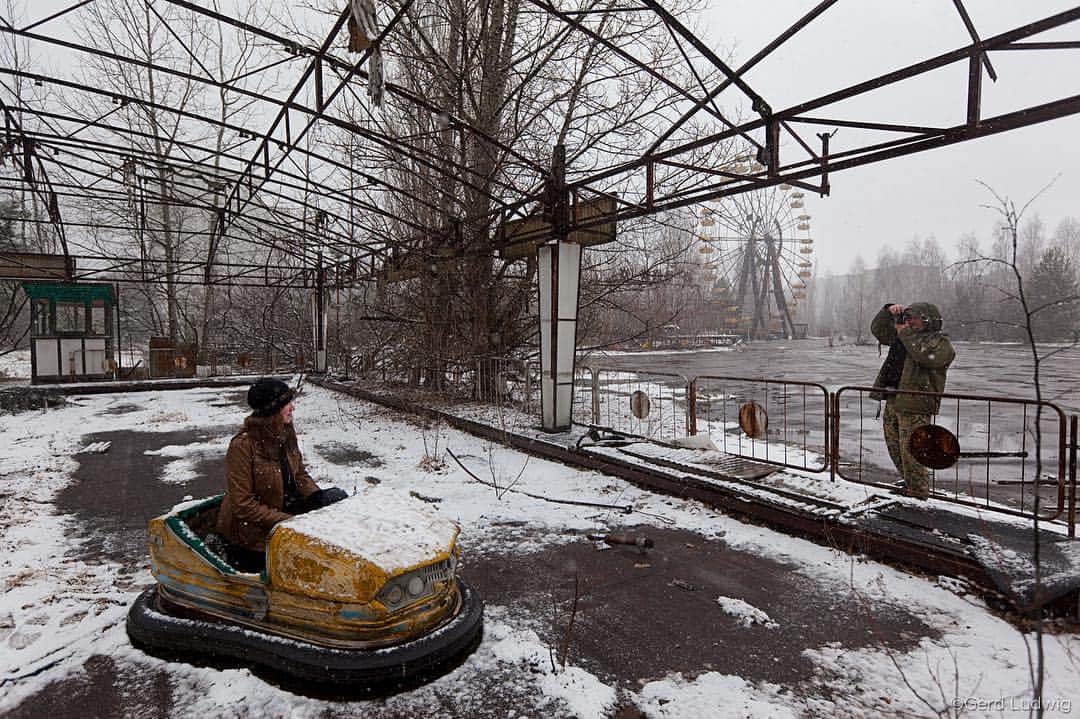 thephotosocietyさんのインスタグラム写真 - (thephotosocietyInstagram)「April 26 of this year marks the 33rd anniversary of the Chernobyl nuclear catastrophe. Despite common belief otherwise—even after Fukushima—scientists consider it to be the worst nuclear accident to date. I have followed the aftermath of the accident for over 25 years. The photographs in this gallery show:  A Chernobyl tour guide enhances the visit to the Zone by wearing a “nuclear” contact lens in one eye.  Even after Reactor No. 4 blew up, the remaining three reactors had to still be kept operable.  A windowsill in a village home bears witness to the abrupt evacuation.  In the “atom town” of Pripyat, abandoned rooms have been stripped of anything usable.  An increase in thyroid cancers is the undisputed result of radiation exposure.  After the accident, over time, some 200 villages in the so-called “Exclusion Zone” were evacuated… …however, in the early years following the catastrophe, some 1,000 former inhabitants returned illegally to live out their lives on their contaminated soil.  In 2011, the Ukrainian government legalized organized tourism inside the Exclusion Zone.  For more detailed stories on the accident and its aftermath, follow me @gerdludwig, where I am frequently posting from my explorations into the Exclusion Zone, the reactor, and the plight of victims still suffering from the fallout. #chernobyl」4月27日 0時26分 - thephotosociety