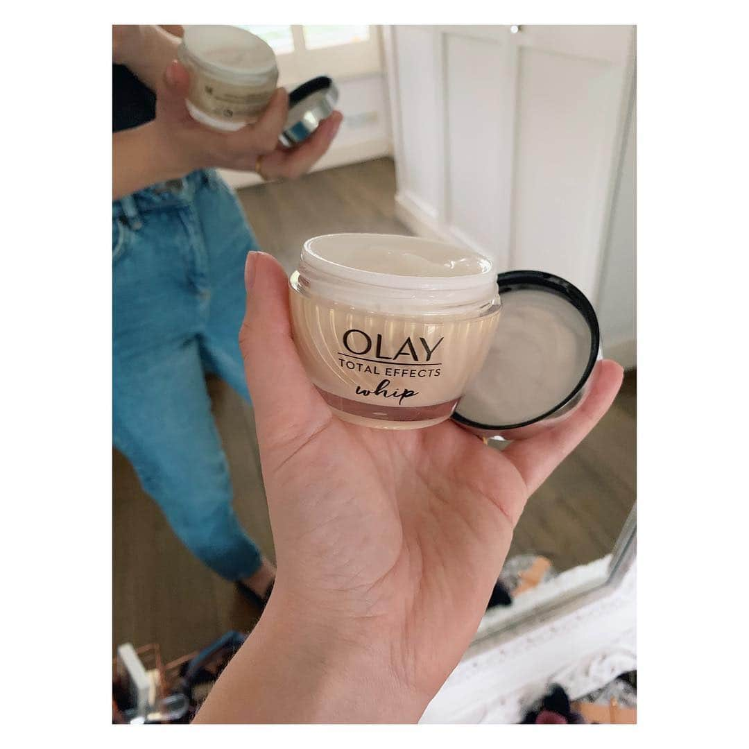 タニヤ・バーさんのインスタグラム写真 - (タニヤ・バーInstagram)「AD | So it’s been more than 28 days and I’ve been using the @olayUK Total Effects 7 in 1 formula from the Whip range every day.  I’m super impressed with how clean and lightweight it is to put on in the morning and it sits beautifully under my makeup all day. I love how it sinks in really quickly so it’s the perfect on-the-go moisturiser but still hydrates my skin at the same time.」4月27日 0時26分 - tanyaburr