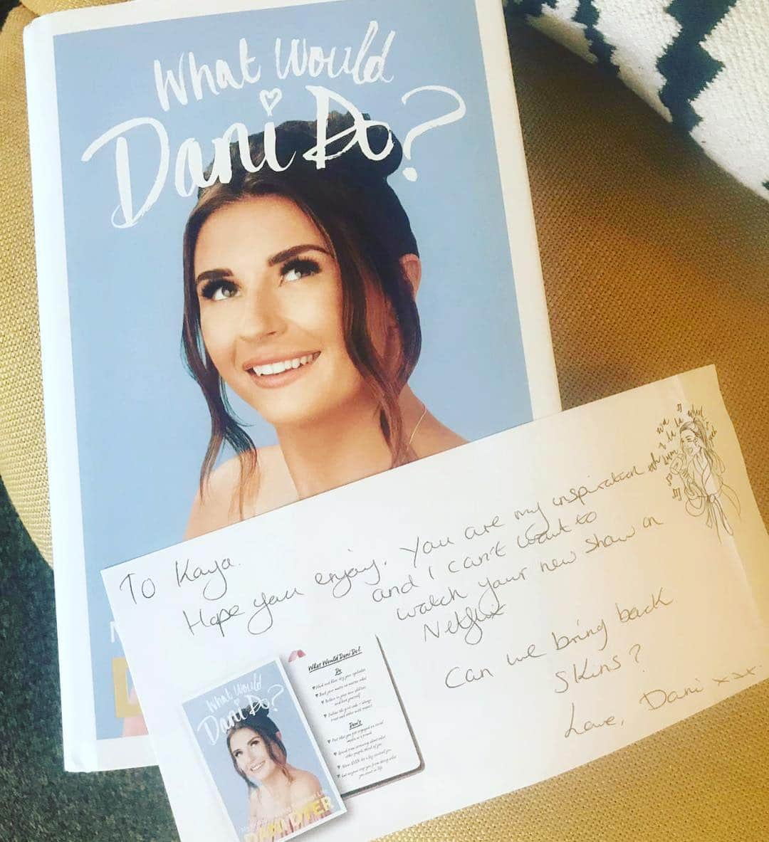 カヤ・スコデラリオさんのインスタグラム写真 - (カヤ・スコデラリオInstagram)「Awww you absolute beaut @danidyerxx ❤️❤️ can’t wait to read. Thank you so much lovely. You’re such a sweetheart.. and yes.. let’s do an Effy in Essex episode 😂」4月27日 0時39分 - kayascods