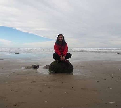 アナベル・ウォーリスのインスタグラム：「My cousin Harriet is a PhD student at the University of Cambridge researching sustainable food systems that are fair to people, animals and the planet!  She had been chosen as one of a handful of women from the UK to join female leaders in Science, Technology, Engineering, Mathematics and Medicine.  for Homeward Bound: a global and prestigious leadership programme for women in Science, Technology, Engineering, Maths and Medicine (STEMM) to start action on sustainability issues. This is a yearlong programme that aims to train and empower women in areas that they are really underrepresented in. Areas like STEMM = Science, Technology, Engineering, Mathematics and Medicine. The program culminates with an expedition to Antarctica!!! The skills these women develop on this programme will stay with them for life. They will us them to become a leaders in the battle against climate change and biodiversity loss. They all need to raise £17,000(!) to participate in the programme, so if you can support them, please do! You can read more about the cause and donate (link in bio)  It is vital that we support the plight of those dedicating their lives trying to save our planet. Thank you Harriett and all the amazing people involved. @homewardboundprojects @cambridgeuniversity @camvetschool」