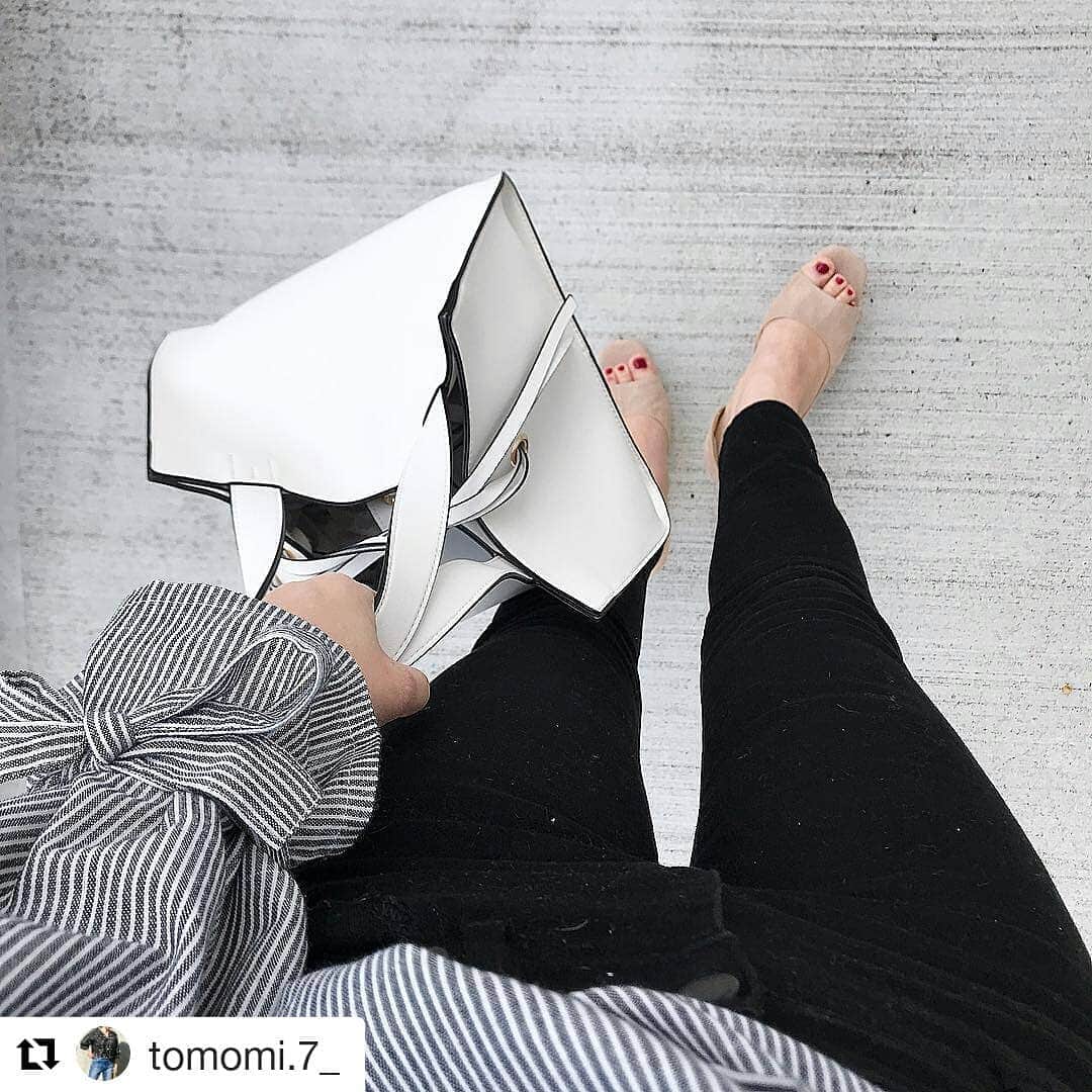 Marron マロンさんのインスタグラム写真 - (Marron マロンInstagram)「@tomomi.7_ 　さんに商品番号960005 を着ていただいております❗ ・・・ * * リボンでキュッと🎀可愛いもりそで ブラウスは  @ladys_marron_official 「韓国ワンピース レディースマロン」で 検索してね❤︎ * * #ブラウス  @ladys_marron_official #パンツ #ユニクロ @uniqlo_ginza  #サンダル：#pierrot @pierrot_shop (ap1811-043365) #バッグ：#リエディ @reedit_official (130781) #pr #woomy * * #今日のコーデ #今日のファッション #今日の服 #着まわし #着まわしコーデ #春コーデ #大人可愛い #プチプラ #服 #着まわし術 #シンプルコーデ #プチプラファッション #ママコーデ  #韓国ファッション #outfit #ootdfashion  #locari #ロカリ」4月27日 0時37分 - ladys_marron_official