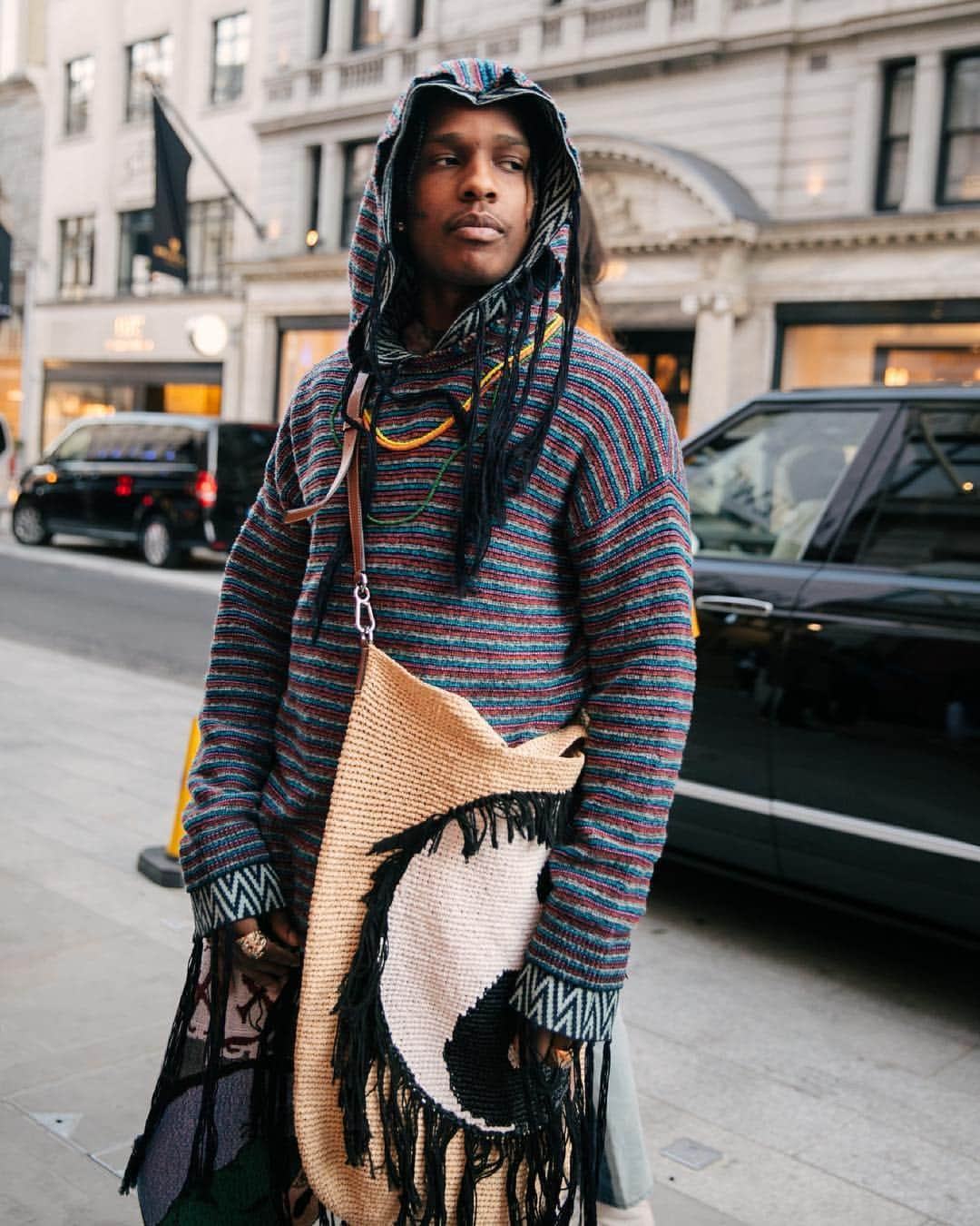 Loeweさんのインスタグラム写真 - (LoeweInstagram)「#LOEWE’s guests arriving to the launch of CASA LOEWE London, our new flagship on New Bond Street. #LOEWElondon」4月27日 0時37分 - loewe