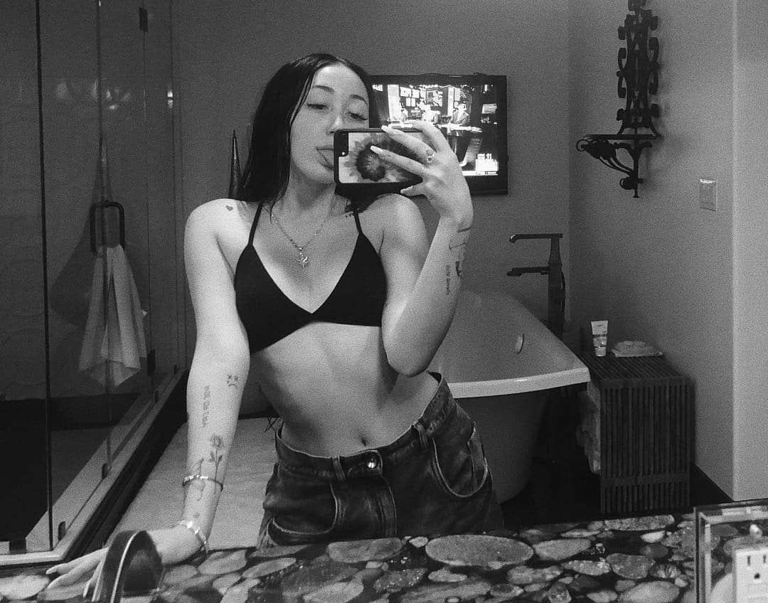 ノア・サイラスさんのインスタグラム写真 - (ノア・サイラスInstagram)「trying my best to be patient...baby ill keep on waitin」4月27日 0時44分 - noahcyrus