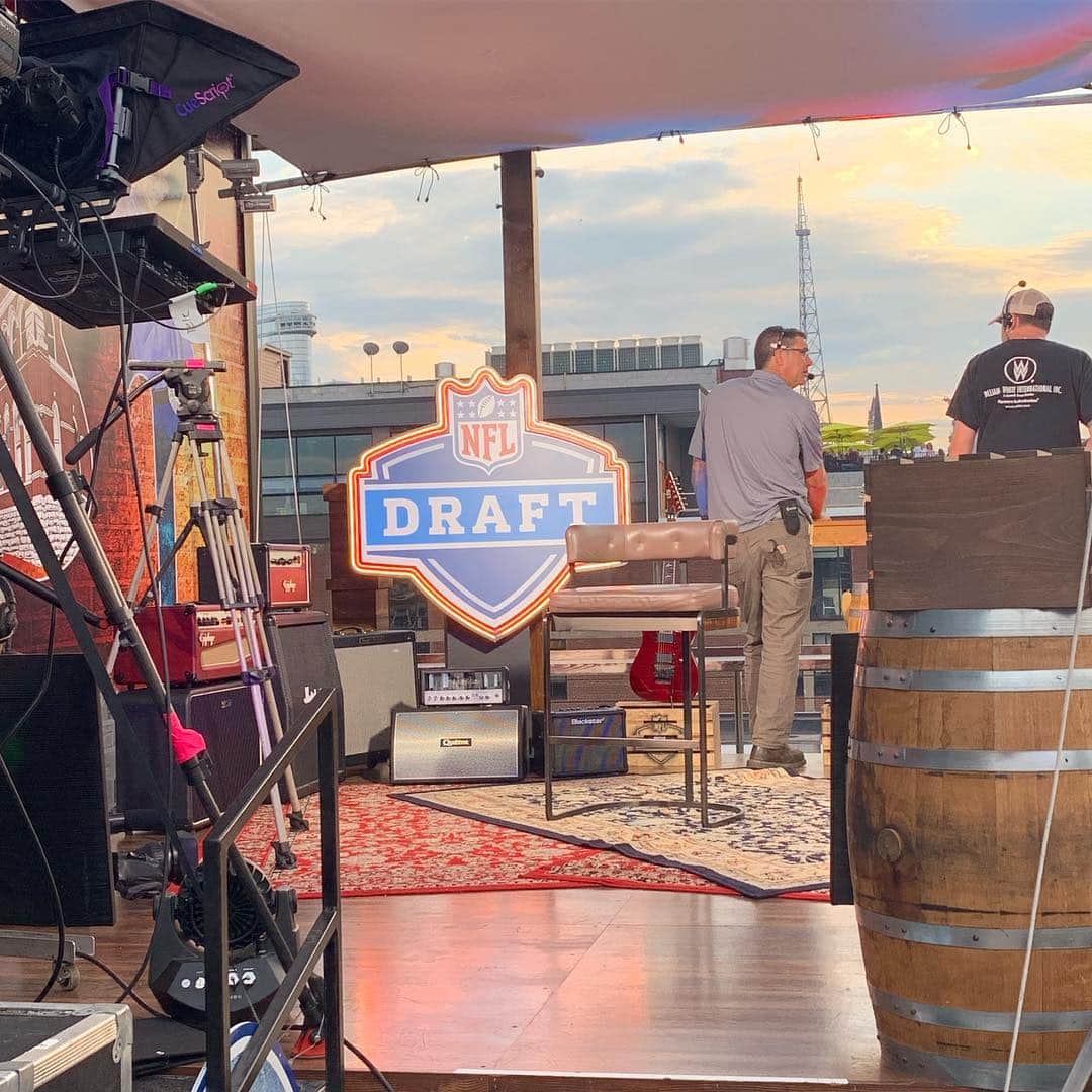 アメリカン・ブロードキャスティング・カンパニーのインスタグラム：「Let’s do it again! Our coverage of the 2019 #NFLDraft continues LIVE tonight starting 7e|4p!」