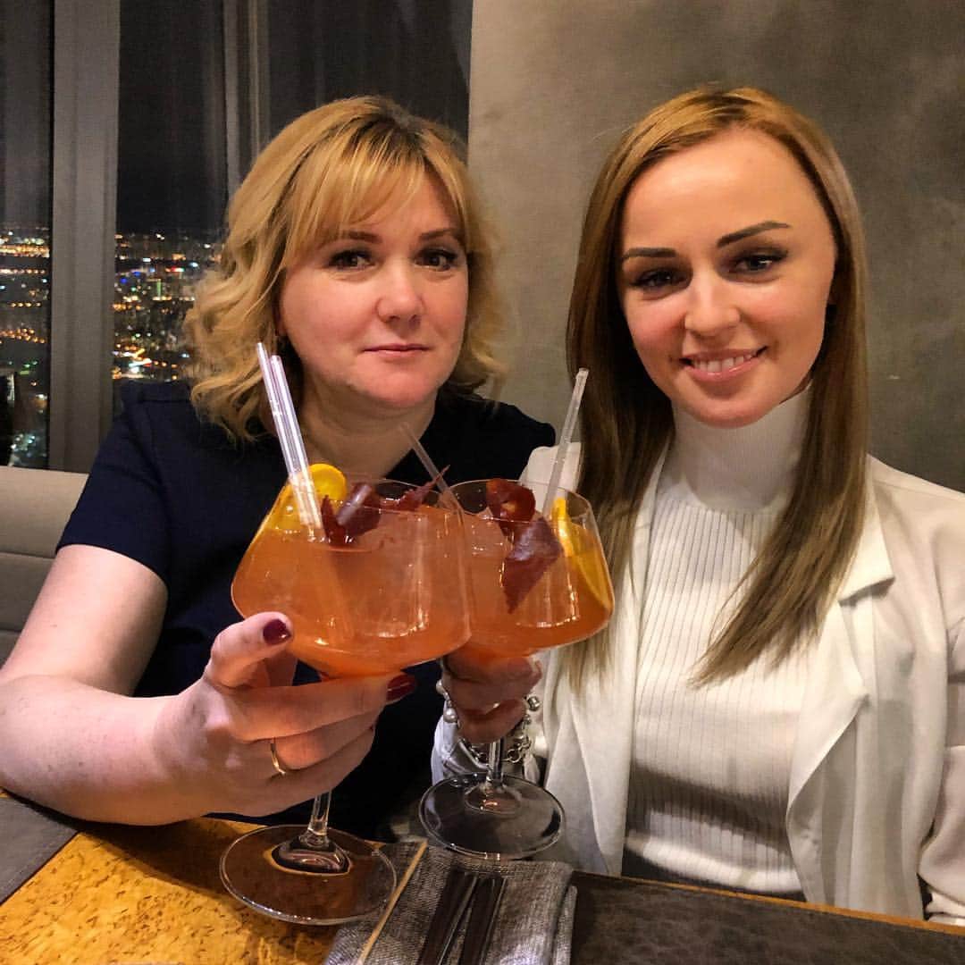 カタリナ・ゲルボルトのインスタグラム：「Мамуля моя родная,любимая С Днём Рождения!!!Будь здорова и счастлива!!!Люблю тебя очень сильно❤️#мама#самаялюбимая」