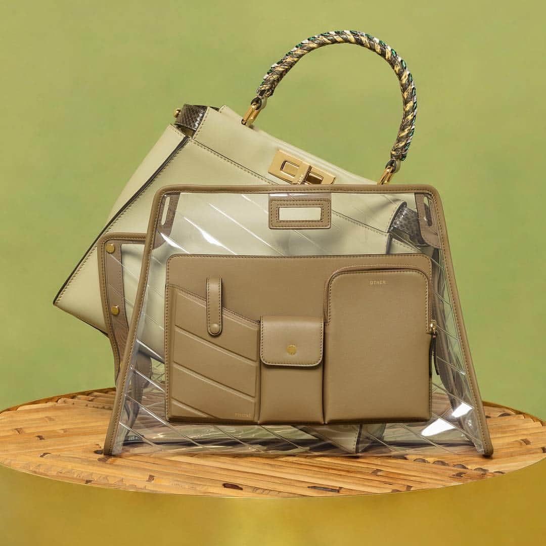 Fendiさんのインスタグラム写真 - (FendiInstagram)「Equipped with the Defender waterproof cover and an array of pockets, #FendiPeekaboo embraces the modern utility trend.  #FendiSS19」4月27日 1時01分 - fendi