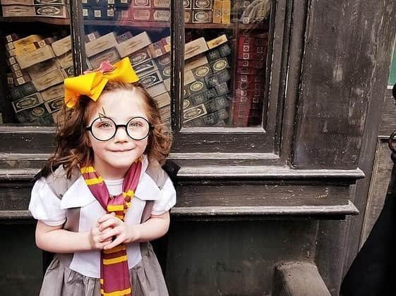 ハリー・ポッターさんのインスタグラム写真 - (ハリー・ポッターInstagram)「Wands, witches, and whimsy make this #FanFriday magical. [📷: @hissparrows]」4月27日 1時01分 - harrypotter