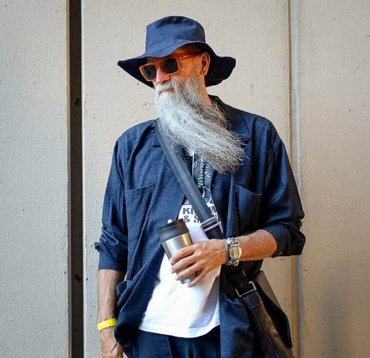 のインスタグラム：「Friday’s with Mike. He has been hard at work this week.  Catch up with what he has been working on with @rozbernsurf in our highlights. • • • #repost @nytimesfashion • • • #mikerubin #krammerstoudt #mikefridays #creativedirector」