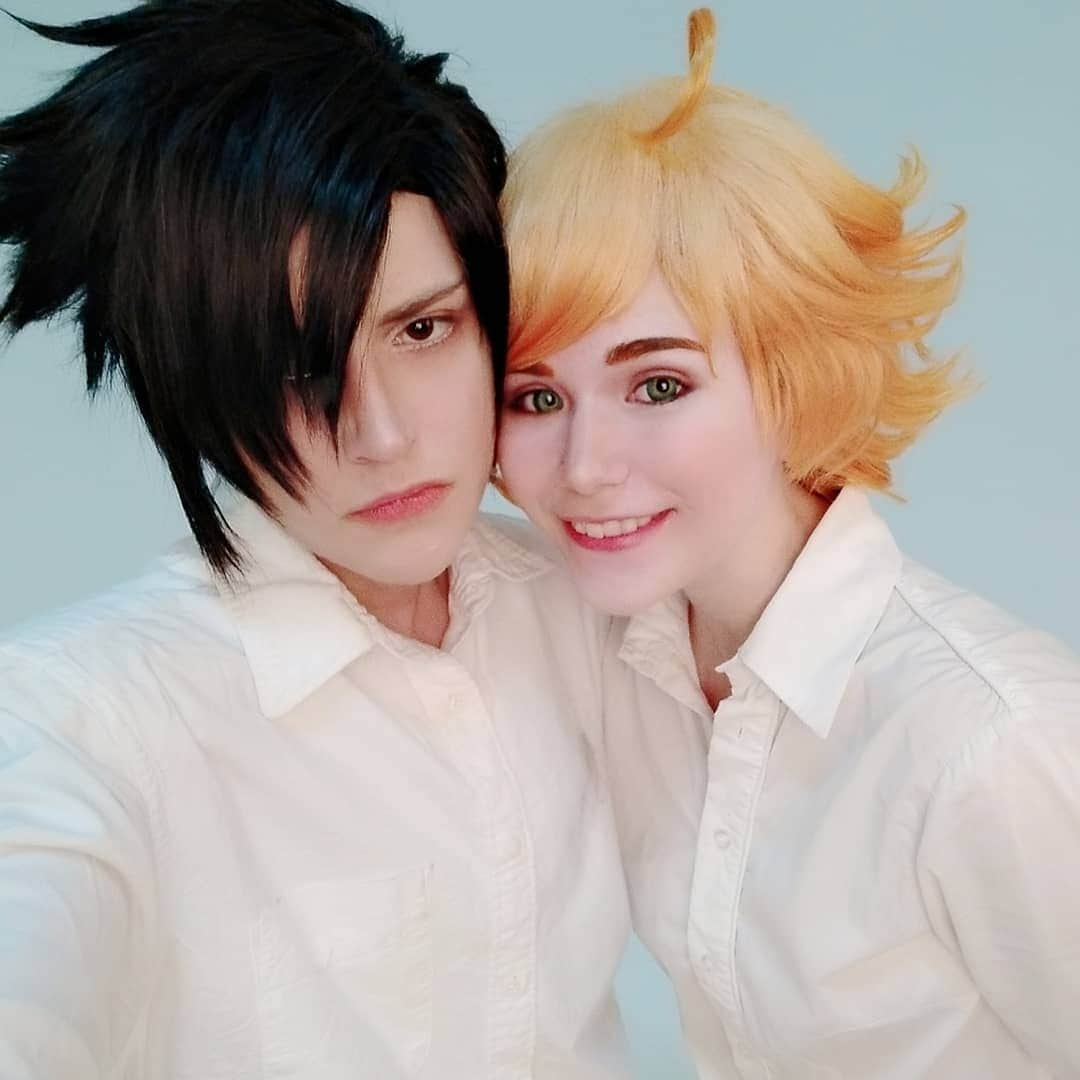 Gesha Petrovichさんのインスタグラム写真 - (Gesha PetrovichInstagram)「🧗‍♀️🧗‍♀️🧗‍♀️🧗‍♀️🧗‍♀️ We can't choose who's better for me soo... #thepromisedneverland #Ray and #Norman by me BEAUTIFUL #Emma @senika_okti ❤️😭 Wigs from : @geshacos #promisedneverlandcosplay #cosplay」4月27日 1時03分 - petrovichgesha