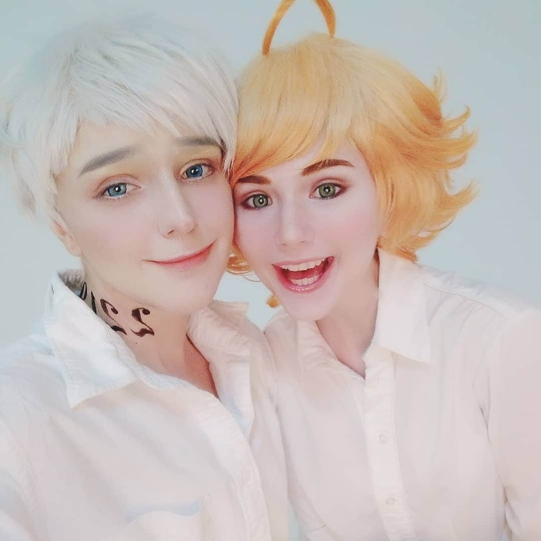 Gesha Petrovichさんのインスタグラム写真 - (Gesha PetrovichInstagram)「🧗‍♀️🧗‍♀️🧗‍♀️🧗‍♀️🧗‍♀️ We can't choose who's better for me soo... #thepromisedneverland #Ray and #Norman by me BEAUTIFUL #Emma @senika_okti ❤️😭 Wigs from : @geshacos #promisedneverlandcosplay #cosplay」4月27日 1時03分 - petrovichgesha