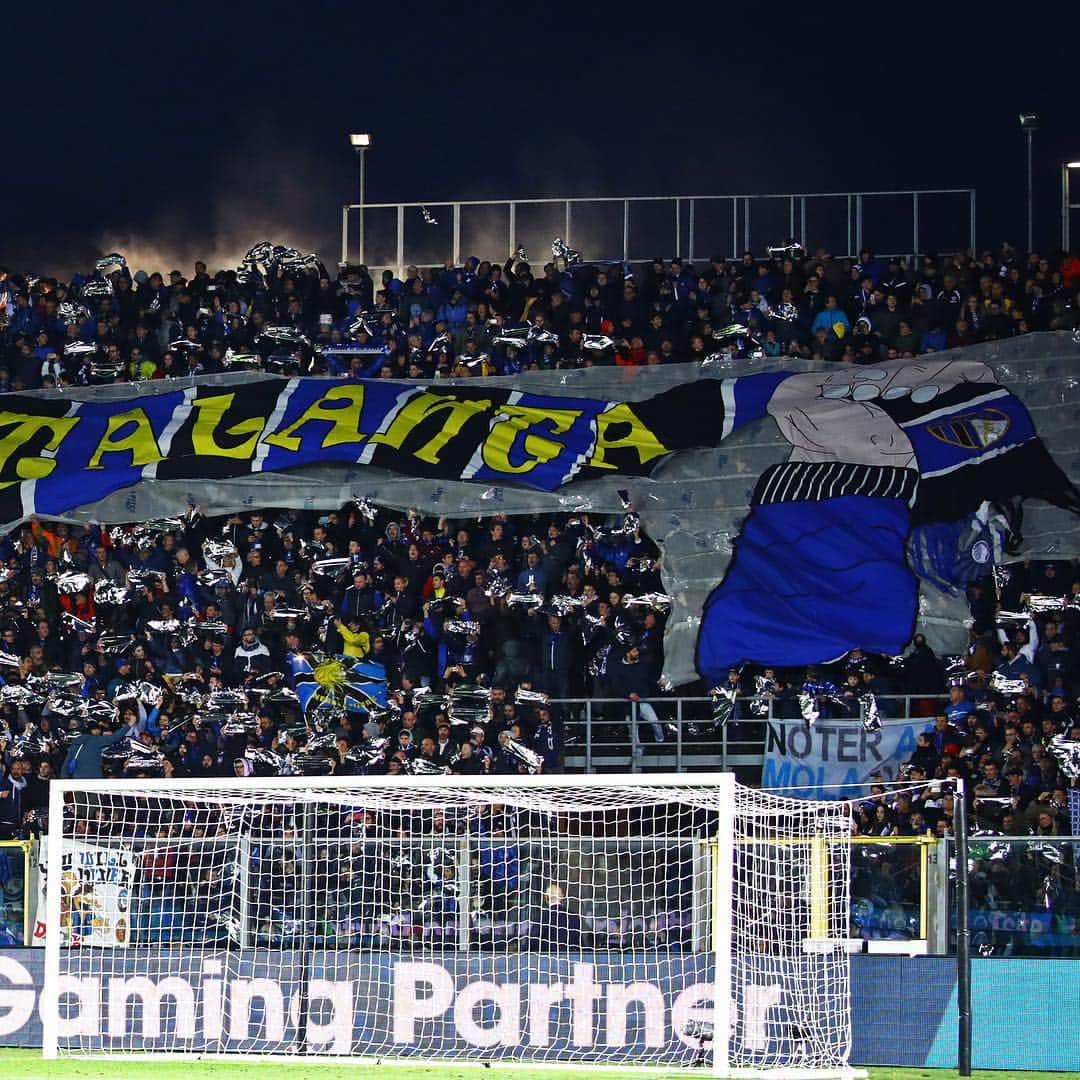 アタランタBCさんのインスタグラム写真 - (アタランタBCInstagram)「Coreografie da... FINALE! 🙌🇪🇪🏆🇮🇹 #GoAtalantaGo ⚫️🔵 #TIMCup ~ #Atalanta #Bergamo #fans #supporters #football #forzaAtalanta」4月27日 1時12分 - atalantabc