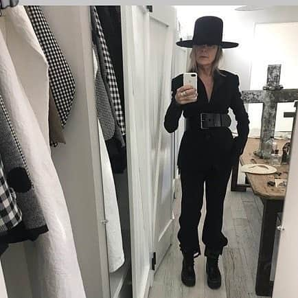 ELLE Magazineさんのインスタグラム写真 - (ELLE MagazineInstagram)「This is a Diane Keaton #OOTDs appreciation post. Thank you.  #Regram: @diane_keaton」4月27日 1時21分 - elleusa