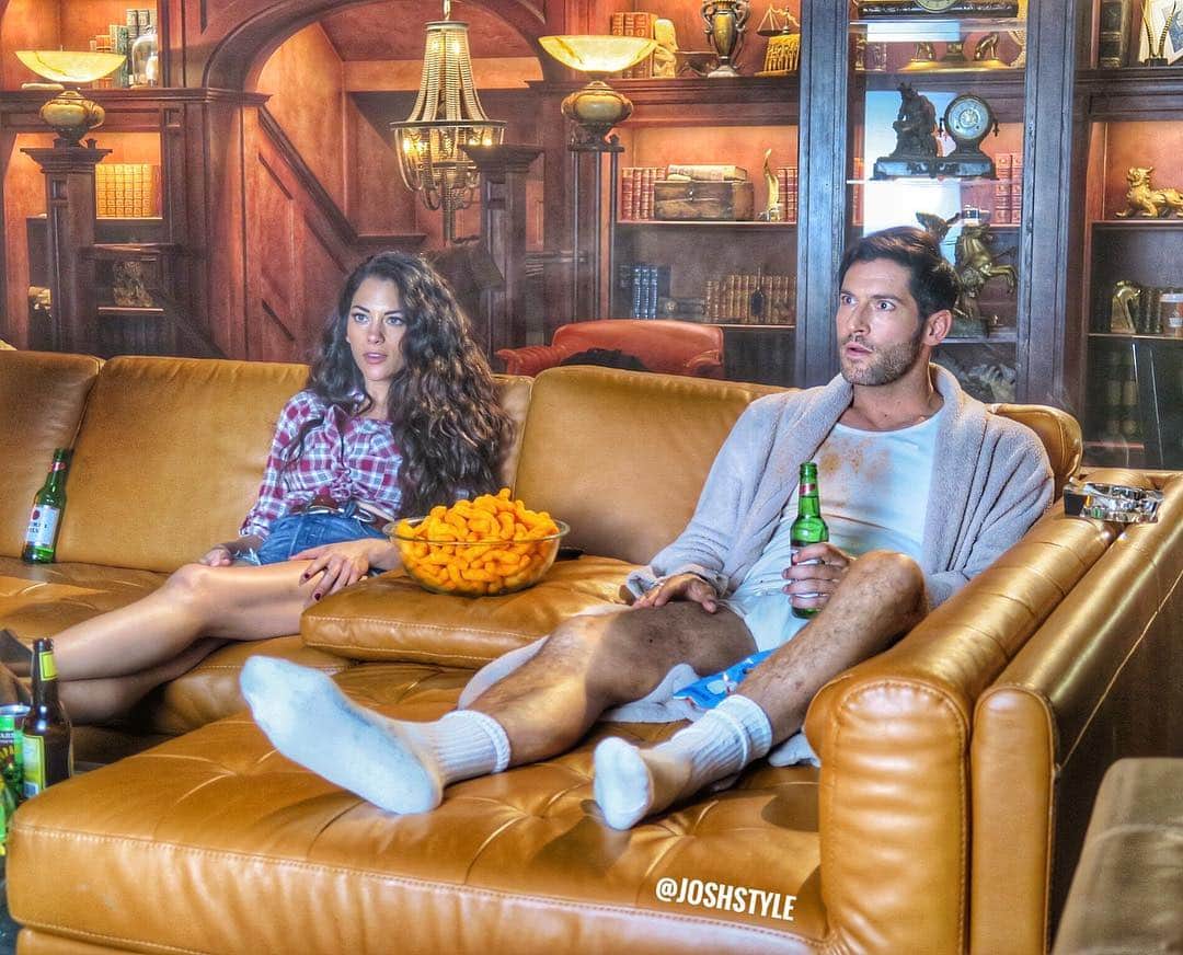 インバー・ラヴィのインスタグラム：「Thank you @entertainmentweekly for this  @netflix & Chill coverage🍎 ———————————————————————— @lucifernetflix by @joshstyle  @warnerbrosentertainment  Hair @kaylieklonehair  Make up @rachgal1213」