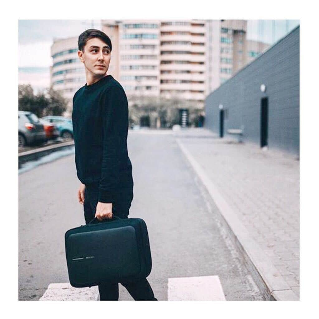 XD Designさんのインスタグラム写真 - (XD DesignInstagram)「#BobbyBizz as briefcase! 💼👌Photo by @live_stark • • • #xddesign #bobbybackpack #xddesignbobby #bobbybizz #antitheft #antitheftbag #igers #ig_daily #instatravel #travelers #business #packandgo #travellifestyle #travelgear #photooftheday #journey #globetrotter #keepexploring #modernnomad #gotyourback #travelmore #digitalnomad #doyoutravel #thetraveltag #travelfun #adventureseekers #adventuretraveler #passportlife #discovertheworld」4月27日 1時28分 - xddesign