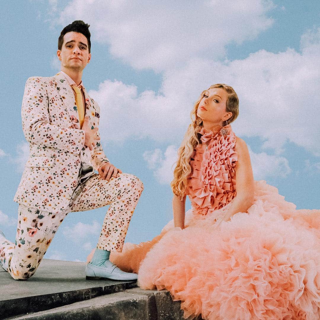 Fueled By Ramenさんのインスタグラム写真 - (Fueled By RamenInstagram)「@taylorswift & @brendonurie (@panicatthedisco) released ME! last night. We’ve been listening non-stop - go check it out [link in story] #MEoutnow」4月27日 1時30分 - fueledby