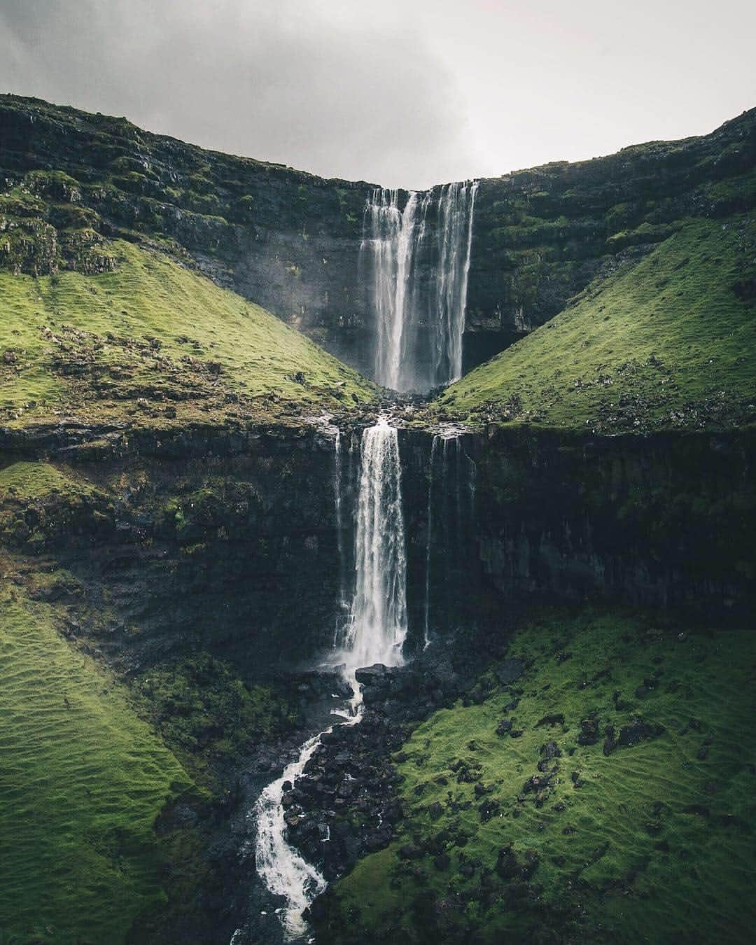 BEAUTIFUL DESTINATIONSさんのインスタグラム写真 - (BEAUTIFUL DESTINATIONSInstagram)「This weekend, the Faroe Islands are 🚫for maintenance and open for voluntourism 👍. With @visitfaroeislands, 100 volunteers, both locals and from abroad, will work on 11 of the most popular tourist sites on the islands. This project takes place to keep the Faroe Islands one of the most unspoiled and unpolluted places on Earth. Would you volunteer to keep these islands clean? (📷: @twintheworld 📍: Faroe Islands)」4月27日 1時41分 - beautifuldestinations