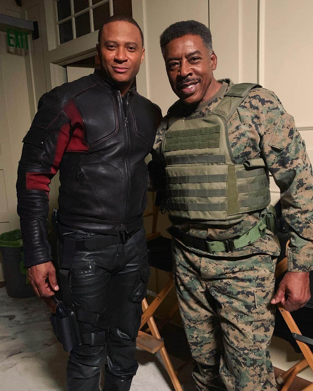 デヴィッド・ラムゼイのインスタグラム：「Such an honor to work with Ernie Hudson for this week’s episode! Hope you guys enjoyed it #generalstewart #arrowseason7」