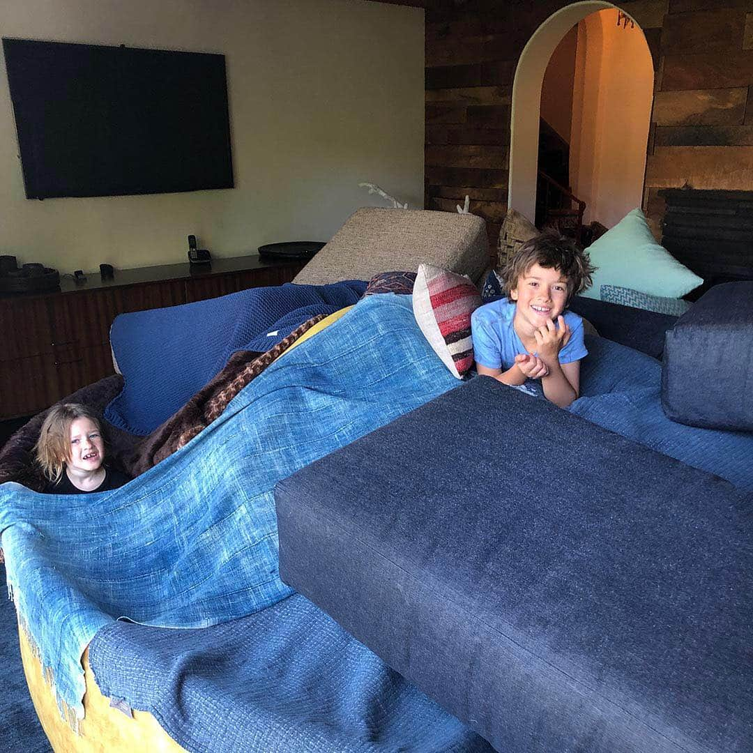 ミーシャ・コリンズさんのインスタグラム写真 - (ミーシャ・コリンズInstagram)「West and Maison used every cushion in the house to make an “Army fort.” I told them even Navy SEALs wouldn’t attempt to penetrate.」4月27日 2時01分 - misha