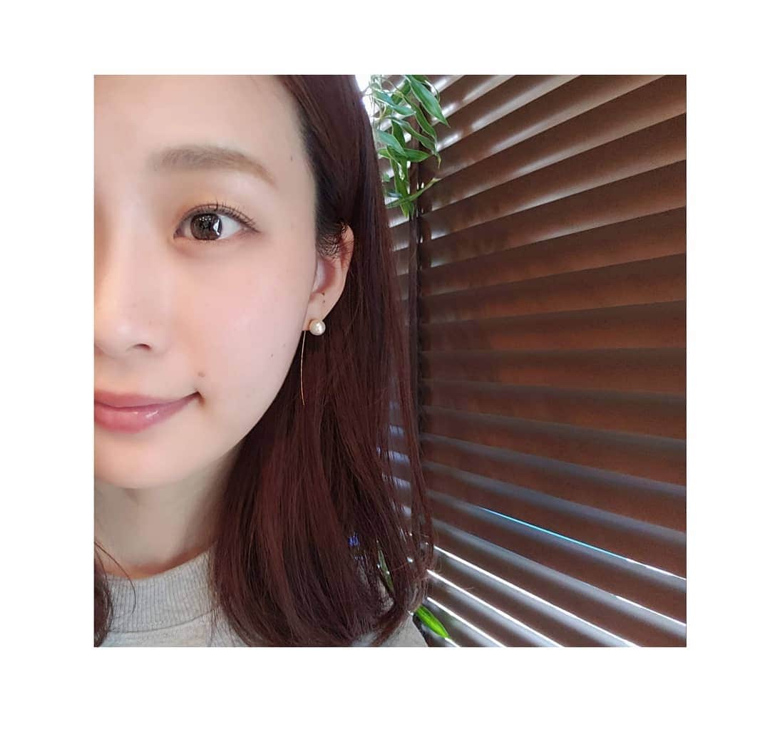 本田珠規のインスタグラム：「このピアスが本当に使いやすくてお気に入り💕 最近出番が多い✨ . この繊細でお上品な雰囲気が最高に好みなんです✨ . @ydotcjewelry . . #ハンドメイド#アクセサリー#ydotcjewelry#オリジナルアクセサリー#ジュエリー#pearljewelry#pearl #ピアス#華奢アクセサリー #jewelry #上品ピアス#パールアクセサリー #ゆりなちゃんのセンス💕」