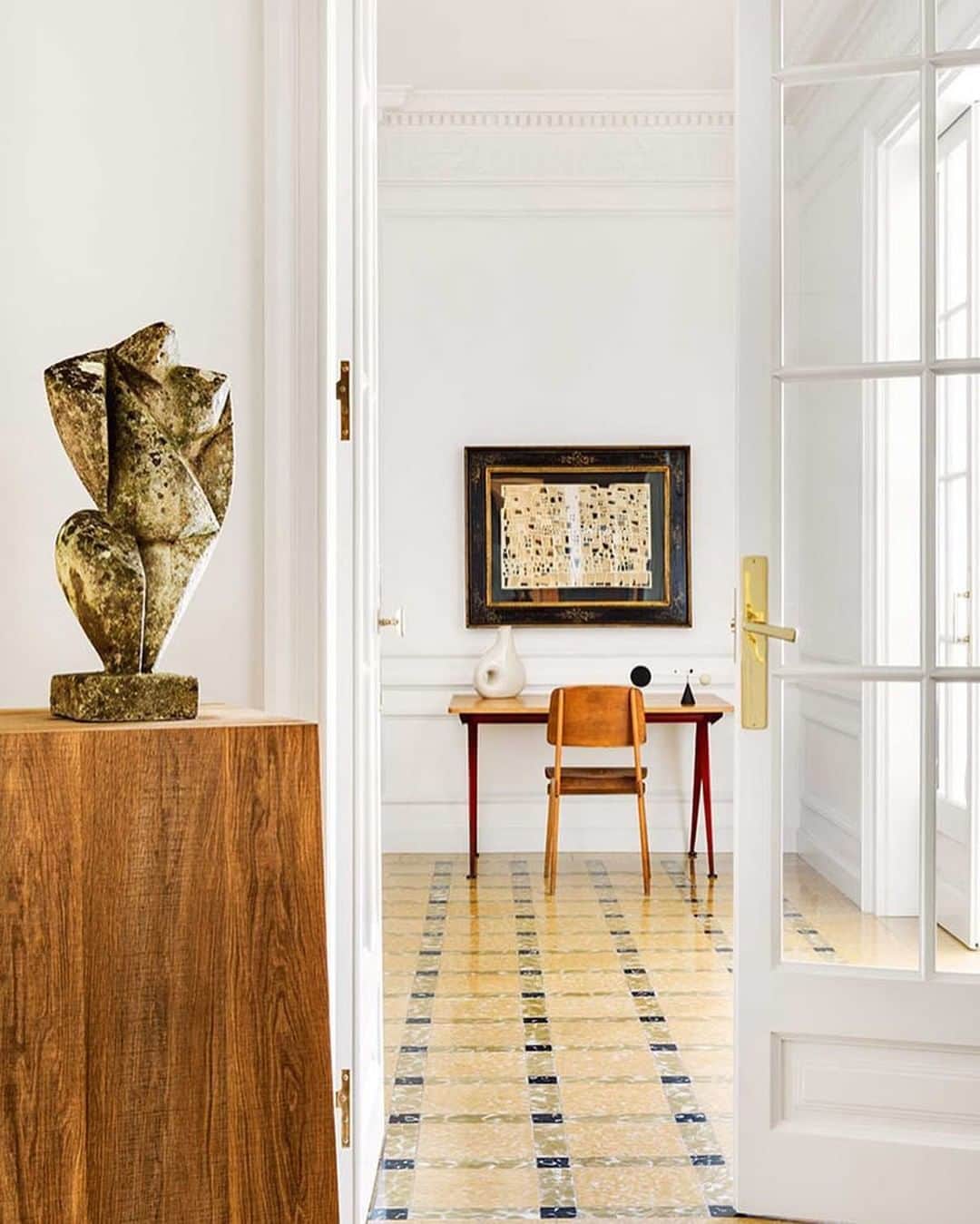ウォントのインスタグラム：「Dream bureau in Miguel Alzueta’s gallery. (Photo via @lineaire.official) — #WANTinspired #interiordesign #design #architecture #art」