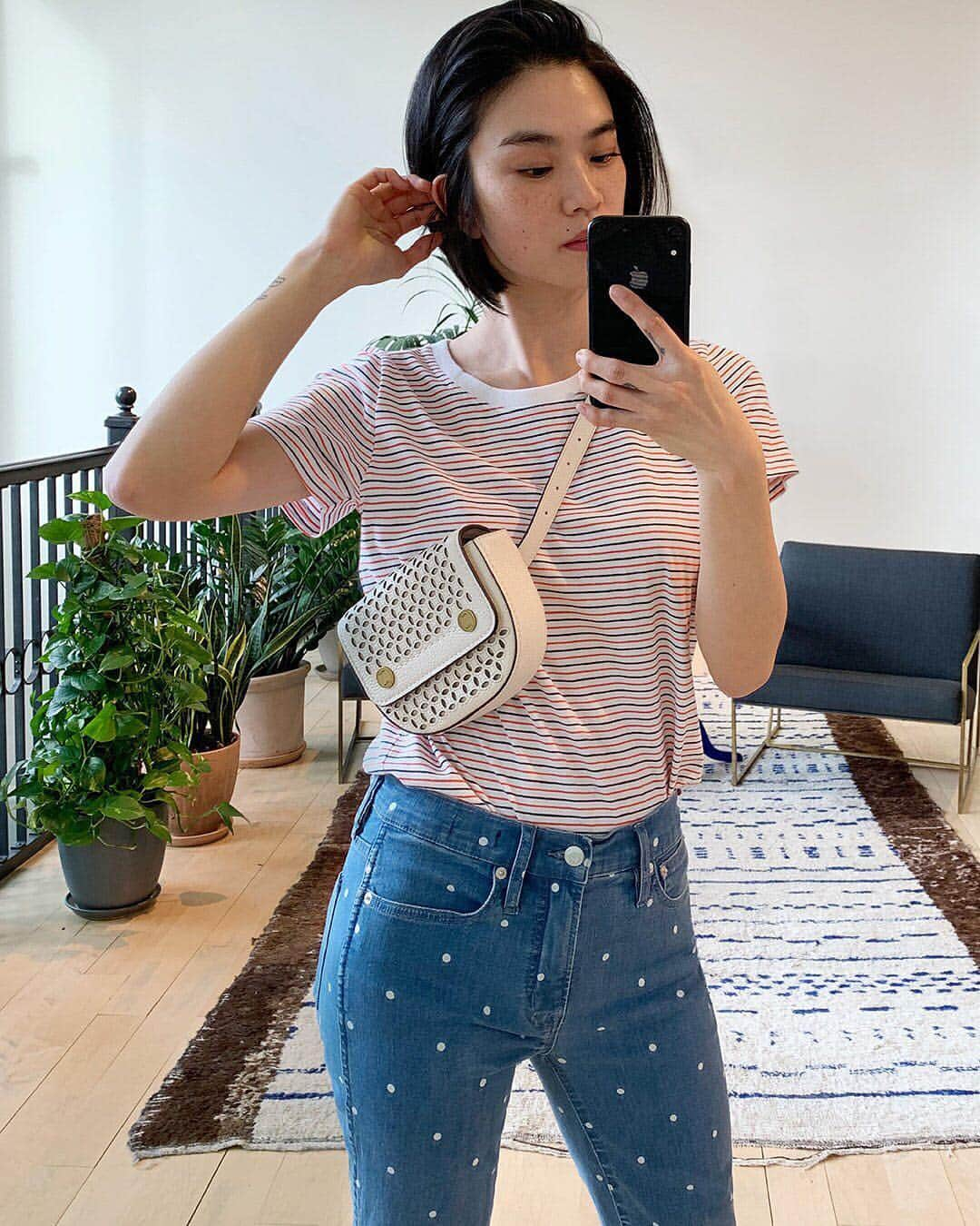 ジェイクルーさんのインスタグラム写真 - (ジェイクルーInstagram)「Friday pattern play FTW...The J.Crew Selfie by graphic designer, Kristen (@kikeyo_). Find her print mixing tips & more in our story! #jcrewalways」4月27日 2時00分 - jcrew