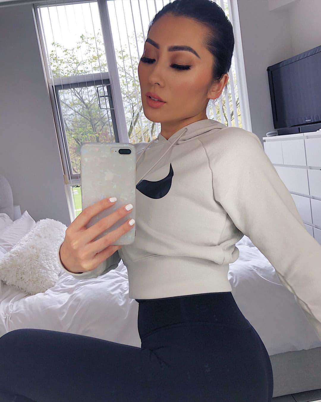 MayaTのインスタグラム：「✔️ #happyfriday」