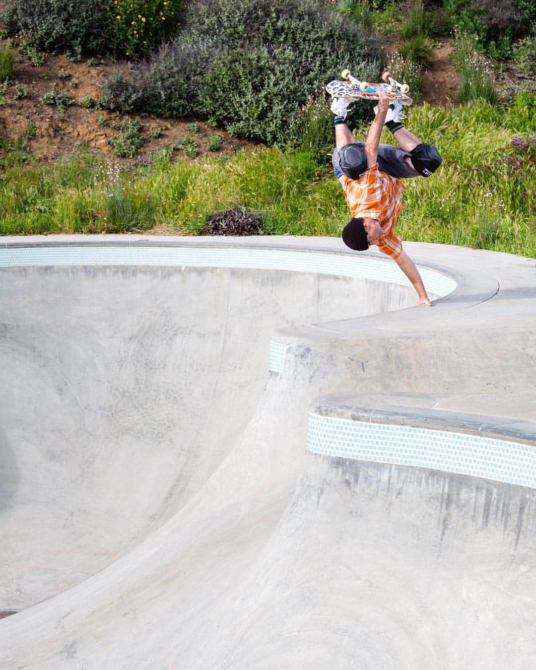 Nike Skateboardingさんのインスタグラム写真 - (Nike SkateboardingInstagram)「Inverted with Lance.  @lancemountain in the #OrangeLabel Blazer Mid, available exclusively in skate shops.  #NikeSB | 📷 @ryanflynn」4月27日 2時03分 - nikesb