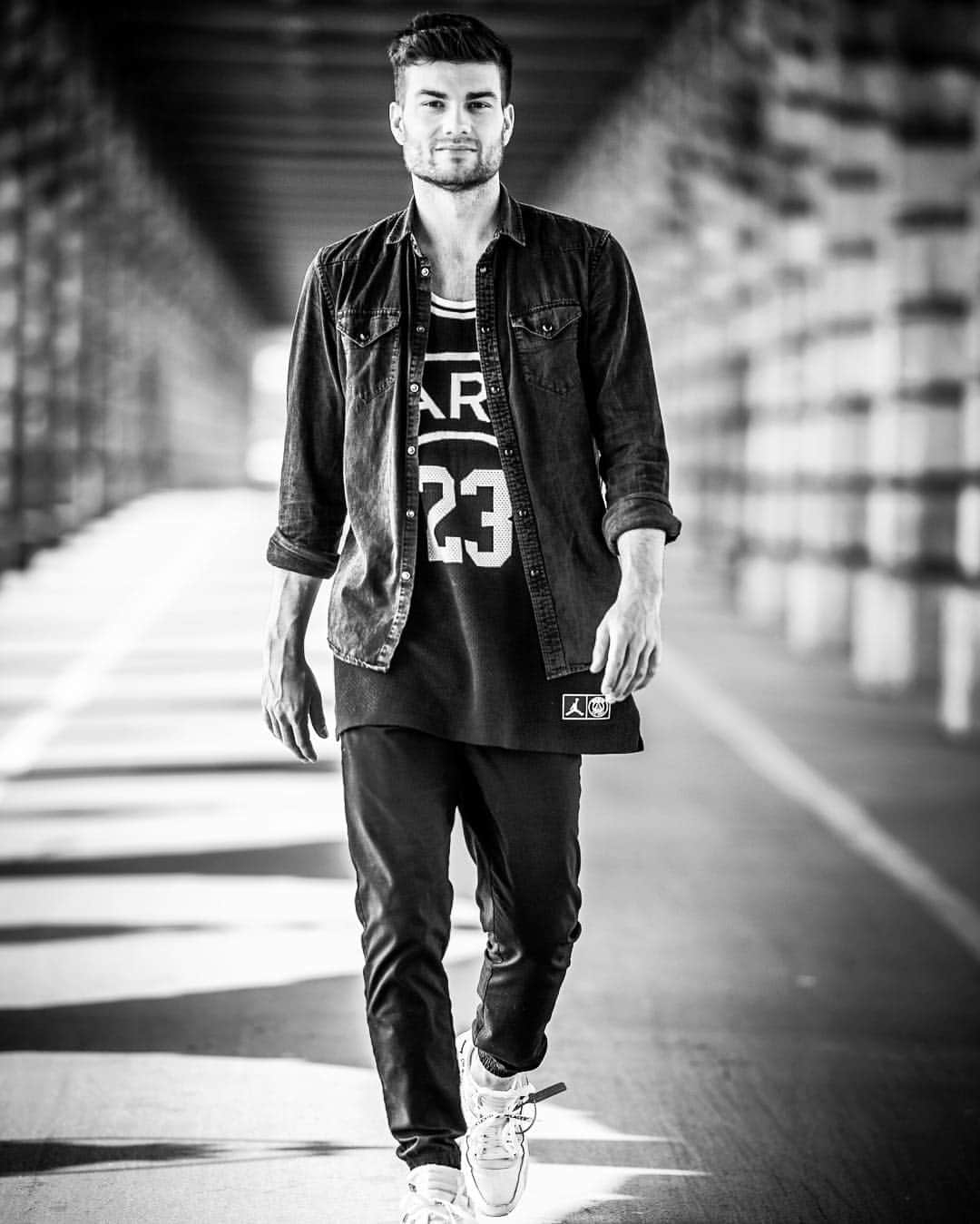 のインスタグラム：「Bientôt une année d’plus, pas d’mal à la souffler. #pnl 📸: @obrajon」