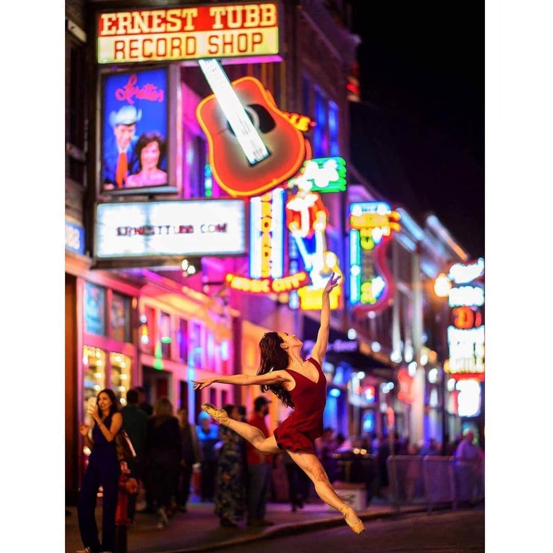 Lily Saito (齊藤莉理)さんのインスタグラム写真 - (Lily Saito (齊藤莉理)Instagram)「You never seize to impress me, Nashville 🙌🏼😍 #HappyToBeAlive 🙏🏻 |📸 @jordanmatter | • • • #NashvilleBallet #JordanMatter #nativenashville #Nashville #dance #pointemagazine #balletclub #dancemagazine #suffolk #visitmusiccity #musiccity #broadway #photooftheday #nashvillephotographer」4月27日 2時09分 - lilysaito_