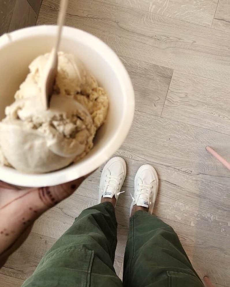 freepeopleさんのインスタグラム写真 - (freepeopleInstagram)「@museumoficecream founder @maryellis.bunn took a walk in our shoes. Head to our link in bio to hear about her action-packed (and ice cream-filled) days, and the FP Shoes she chooses to bring along in this week’s #FPShoeDiaries」4月27日 2時16分 - freepeople